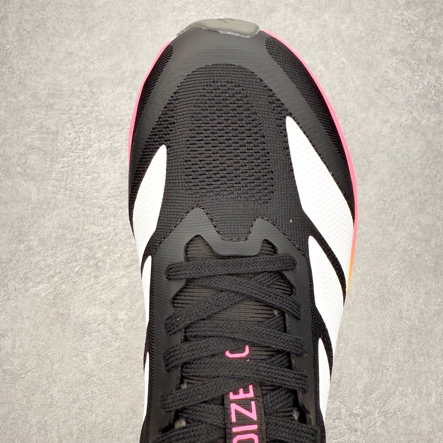 图片[4]-AD Adizero Drive RC M 马拉松竞速专业跑鞋 CELERMESH针织网面非常轻薄 纤维间的缝隙很大 可以保证跑步时的透气、排汗效果 鞋舌直接与两侧的内衬和鞋底连接在一起 在跑步过程中不会被鞋舌的左右移动所困扰 在标准鞋带孔的基础上再拓宽一组鞋带孔 适合不同脚型的需求 突破性 EnergyRods 技术，有助于跑者实现更好的成绩 中底独特的LIGHTSTRIKE PRO泡棉材质 微弹感觉在跑步过程中给予了良好的支撑体验 对于顶级精英和高水平进阶跑者来说 ADIOS PRO是一双值得信赖的竞速比赛用鞋 尺码：36 36.5 37.5 38 38.5 39 40 40.5 41 42 42.5 43 44 44.5 45-选品中心