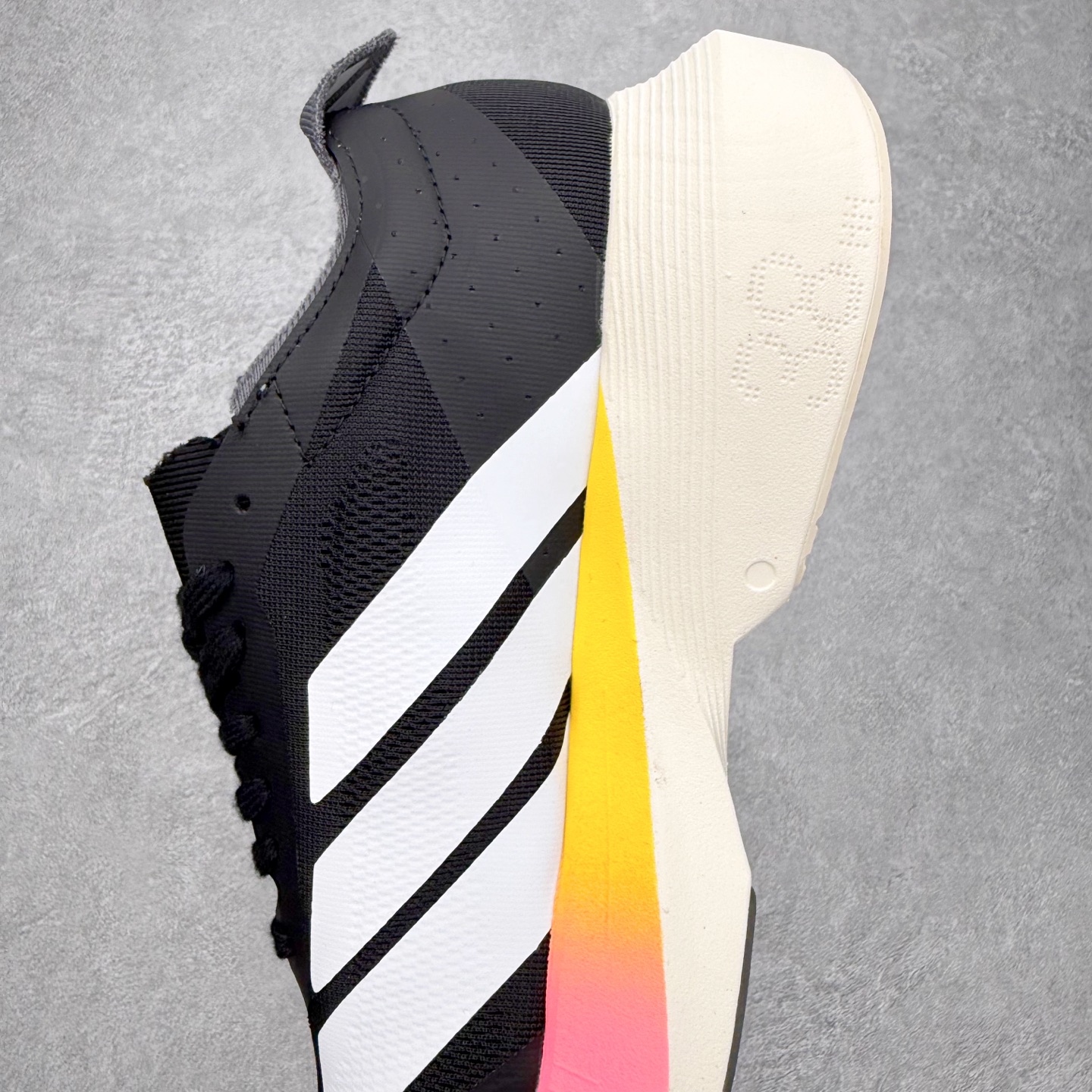 图片[7]-AD Adizero Drive RC M 马拉松竞速专业跑鞋 CELERMESH针织网面非常轻薄 纤维间的缝隙很大 可以保证跑步时的透气、排汗效果 鞋舌直接与两侧的内衬和鞋底连接在一起 在跑步过程中不会被鞋舌的左右移动所困扰 在标准鞋带孔的基础上再拓宽一组鞋带孔 适合不同脚型的需求 突破性 EnergyRods 技术，有助于跑者实现更好的成绩 中底独特的LIGHTSTRIKE PRO泡棉材质 微弹感觉在跑步过程中给予了良好的支撑体验 对于顶级精英和高水平进阶跑者来说 ADIOS PRO是一双值得信赖的竞速比赛用鞋 尺码：36 36.5 37.5 38 38.5 39 40 40.5 41 42 42.5 43 44 44.5 45-选品中心