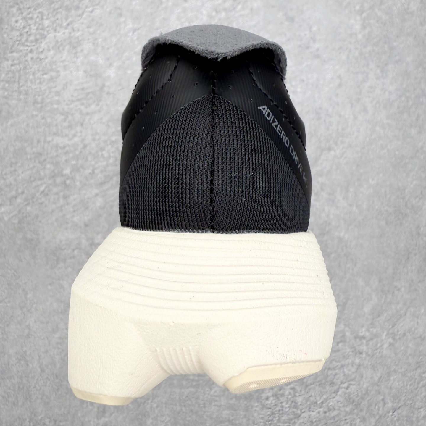 图片[8]-AD Adizero Drive RC M 马拉松竞速专业跑鞋 CELERMESH针织网面非常轻薄 纤维间的缝隙很大 可以保证跑步时的透气、排汗效果 鞋舌直接与两侧的内衬和鞋底连接在一起 在跑步过程中不会被鞋舌的左右移动所困扰 在标准鞋带孔的基础上再拓宽一组鞋带孔 适合不同脚型的需求 突破性 EnergyRods 技术，有助于跑者实现更好的成绩 中底独特的LIGHTSTRIKE PRO泡棉材质 微弹感觉在跑步过程中给予了良好的支撑体验 对于顶级精英和高水平进阶跑者来说 ADIOS PRO是一双值得信赖的竞速比赛用鞋 尺码：36 36.5 37.5 38 38.5 39 40 40.5 41 42 42.5 43 44 44.5 45-选品中心