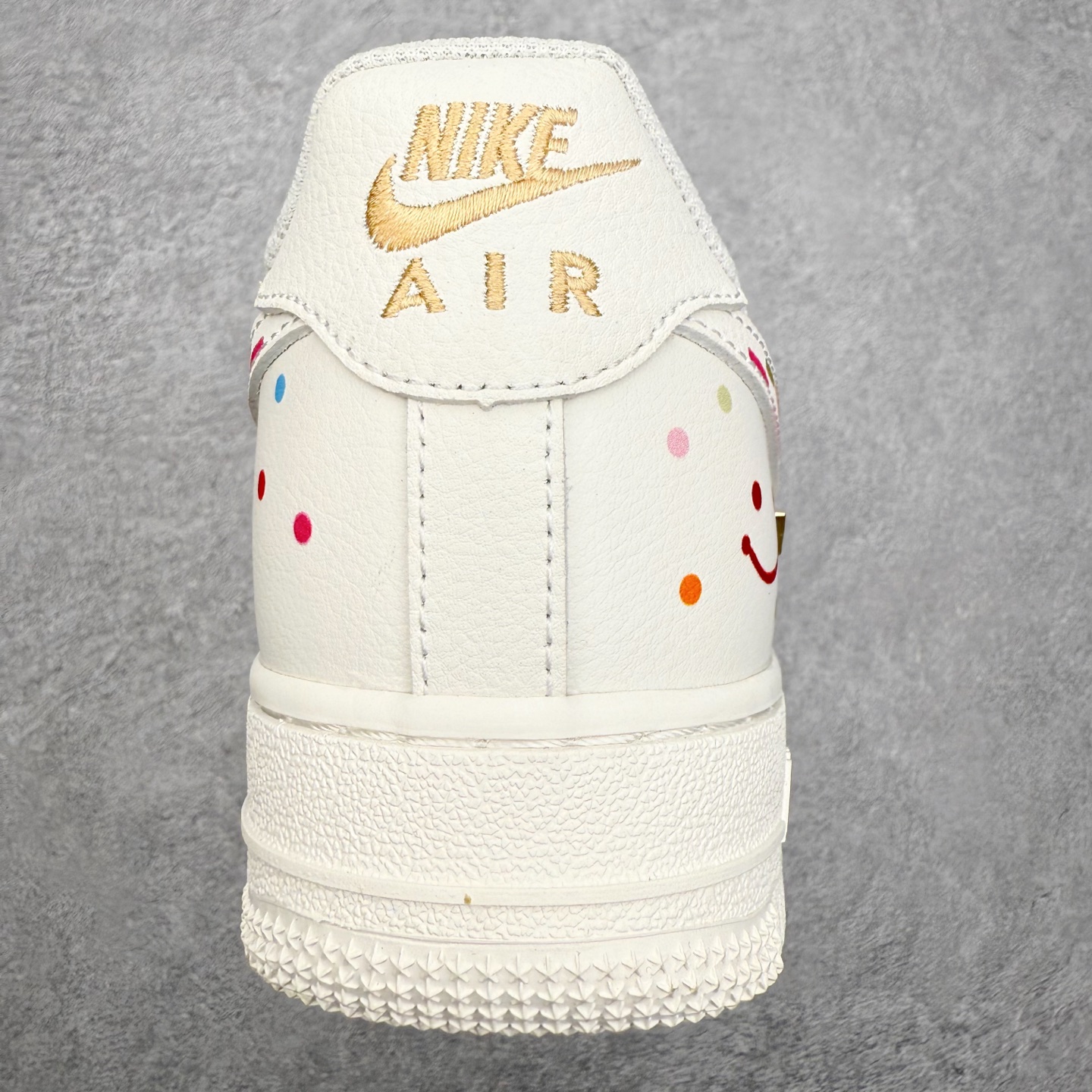 图片[8]-NK Air Force 1´07 Low 空军一号低帮百搭休闲运动板鞋 ZH0316-151 柔软、弹性十足的缓震性能和出色的中底设计 横跨复古与现代的外型结合 造就出风靡全球 三十多年的Force 1 直到今天还深受青睐 实拍调校N版已经零色差零失真 百分百还原实物色彩所见即所得 不存在货不对板色差等低级问题 选购参考实物拍摄 不混卖不参货 只用心做好货严格选品 承诺混一赔十 尺码：36 36.5 37.5 38 38.5 39 40 40.5 41 42 42.5 43 44 44.5 45-选品中心