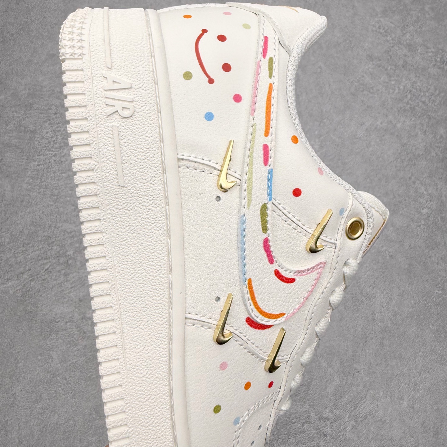 图片[6]-NK Air Force 1´07 Low 空军一号低帮百搭休闲运动板鞋 ZH0316-151 柔软、弹性十足的缓震性能和出色的中底设计 横跨复古与现代的外型结合 造就出风靡全球 三十多年的Force 1 直到今天还深受青睐 实拍调校N版已经零色差零失真 百分百还原实物色彩所见即所得 不存在货不对板色差等低级问题 选购参考实物拍摄 不混卖不参货 只用心做好货严格选品 承诺混一赔十 尺码：36 36.5 37.5 38 38.5 39 40 40.5 41 42 42.5 43 44 44.5 45-选品中心