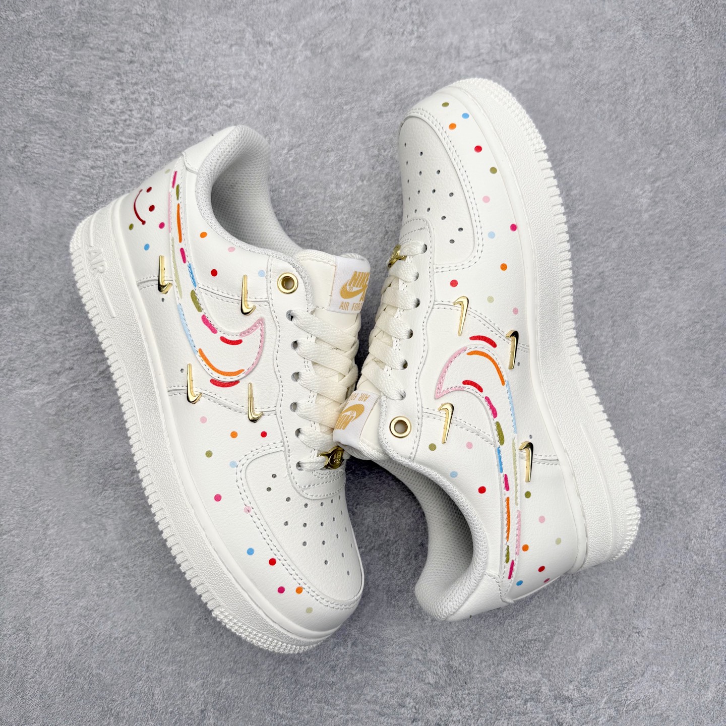 图片[3]-NK Air Force 1´07 Low 空军一号低帮百搭休闲运动板鞋 ZH0316-151 柔软、弹性十足的缓震性能和出色的中底设计 横跨复古与现代的外型结合 造就出风靡全球 三十多年的Force 1 直到今天还深受青睐 实拍调校N版已经零色差零失真 百分百还原实物色彩所见即所得 不存在货不对板色差等低级问题 选购参考实物拍摄 不混卖不参货 只用心做好货严格选品 承诺混一赔十 尺码：36 36.5 37.5 38 38.5 39 40 40.5 41 42 42.5 43 44 44.5 45-选品中心