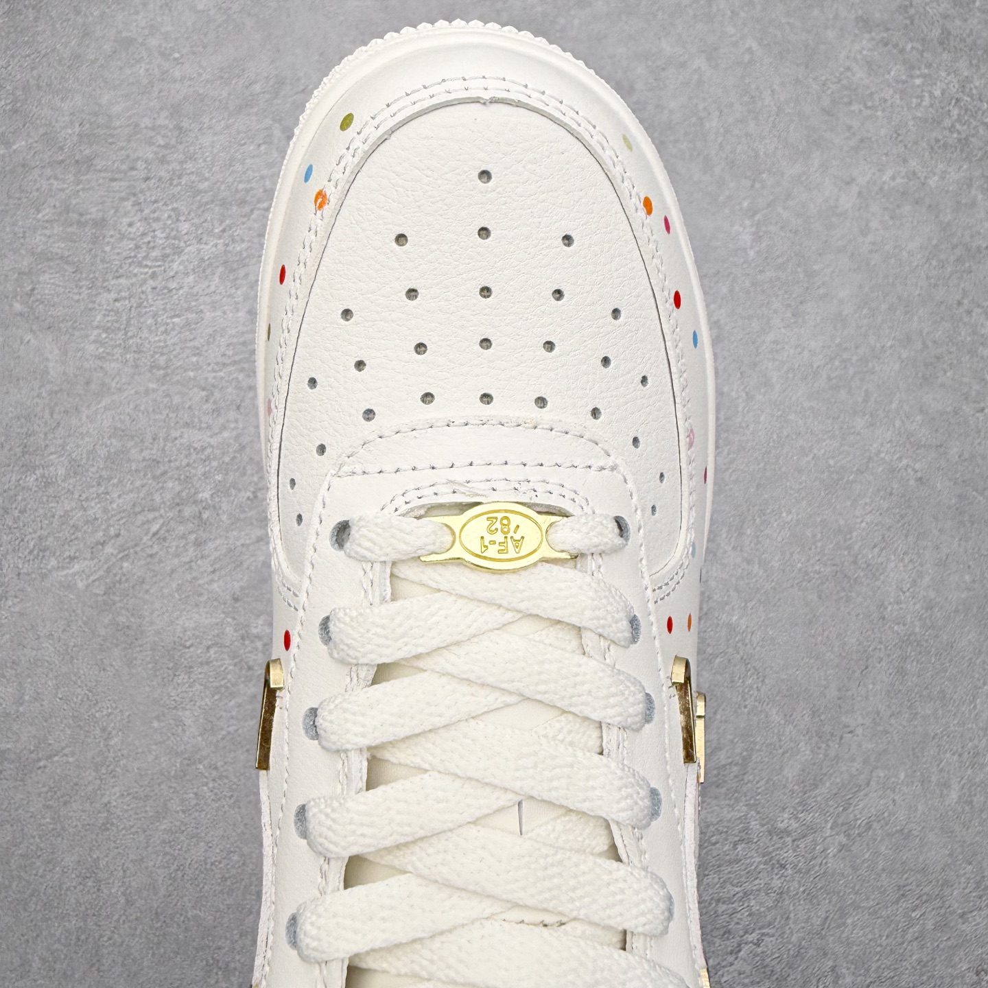 图片[4]-NK Air Force 1´07 Low 空军一号低帮百搭休闲运动板鞋 ZH0316-151 柔软、弹性十足的缓震性能和出色的中底设计 横跨复古与现代的外型结合 造就出风靡全球 三十多年的Force 1 直到今天还深受青睐 实拍调校N版已经零色差零失真 百分百还原实物色彩所见即所得 不存在货不对板色差等低级问题 选购参考实物拍摄 不混卖不参货 只用心做好货严格选品 承诺混一赔十 尺码：36 36.5 37.5 38 38.5 39 40 40.5 41 42 42.5 43 44 44.5 45-选品中心