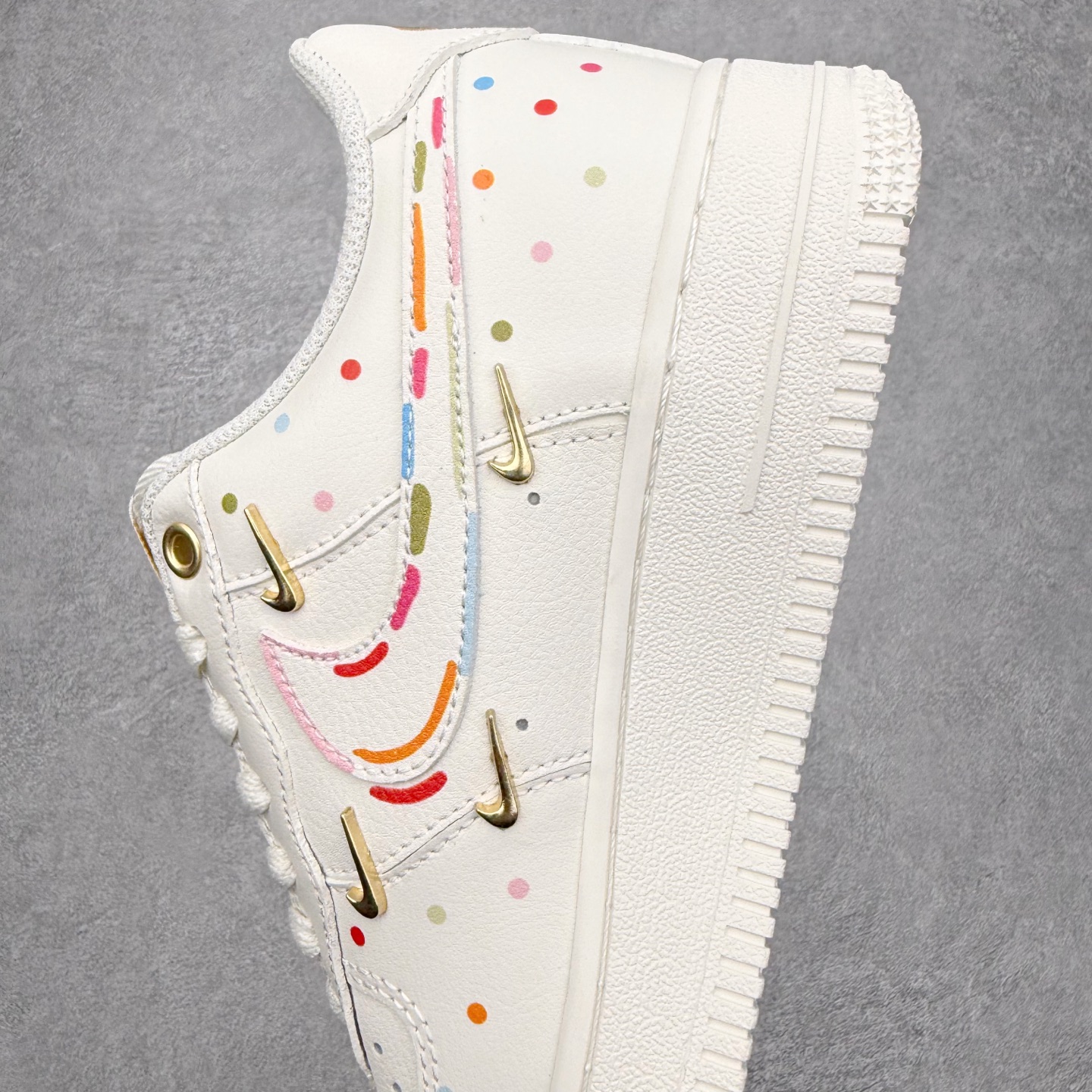 图片[7]-NK Air Force 1´07 Low 空军一号低帮百搭休闲运动板鞋 ZH0316-151 柔软、弹性十足的缓震性能和出色的中底设计 横跨复古与现代的外型结合 造就出风靡全球 三十多年的Force 1 直到今天还深受青睐 实拍调校N版已经零色差零失真 百分百还原实物色彩所见即所得 不存在货不对板色差等低级问题 选购参考实物拍摄 不混卖不参货 只用心做好货严格选品 承诺混一赔十 尺码：36 36.5 37.5 38 38.5 39 40 40.5 41 42 42.5 43 44 44.5 45-选品中心