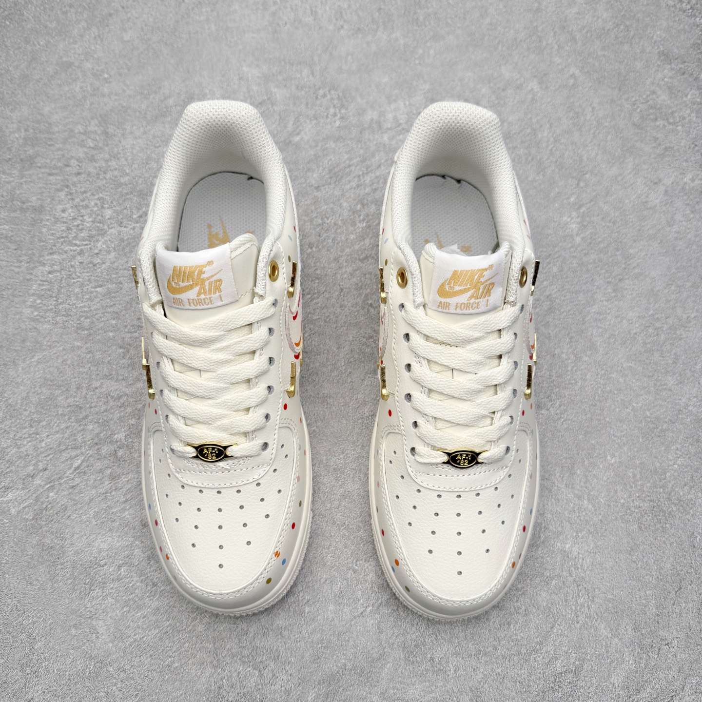 图片[2]-NK Air Force 1´07 Low 空军一号低帮百搭休闲运动板鞋 ZH0316-151 柔软、弹性十足的缓震性能和出色的中底设计 横跨复古与现代的外型结合 造就出风靡全球 三十多年的Force 1 直到今天还深受青睐 实拍调校N版已经零色差零失真 百分百还原实物色彩所见即所得 不存在货不对板色差等低级问题 选购参考实物拍摄 不混卖不参货 只用心做好货严格选品 承诺混一赔十 尺码：36 36.5 37.5 38 38.5 39 40 40.5 41 42 42.5 43 44 44.5 45-选品中心