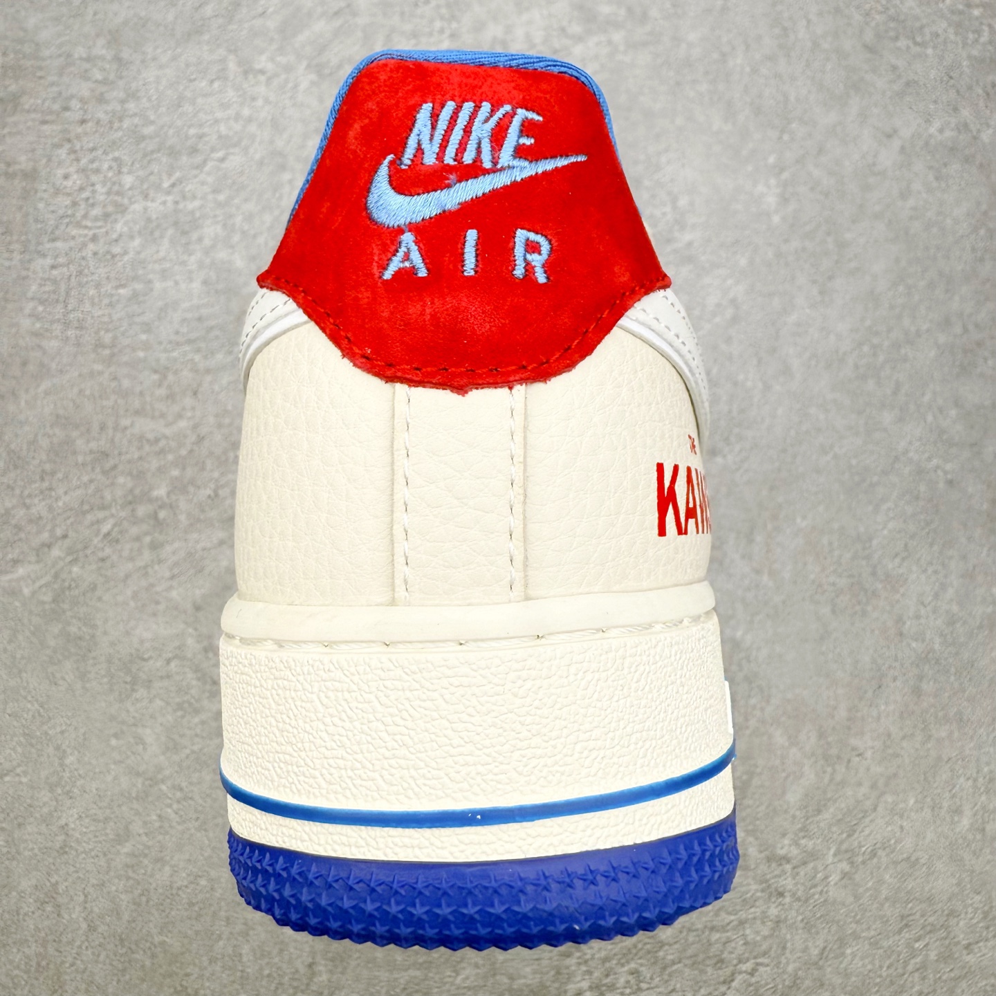 图片[8]-NK Air Force 1´07 Low 空军一号低帮百搭休闲运动板鞋 XL1979-125 柔软、弹性十足的缓震性能和出色的中底设计 横跨复古与现代的外型结合 造就出风靡全球 三十多年的Force 1 直到今天还深受青睐 实拍调校N版已经零色差零失真 百分百还原实物色彩所见即所得 不存在货不对板色差等低级问题 选购参考实物拍摄 不混卖不参货 只用心做好货严格选品 承诺混一赔十 尺码：36 36.5 37.5 38 38.5 39 40 40.5 41 42 42.5 43 44 44.5 45-选品中心