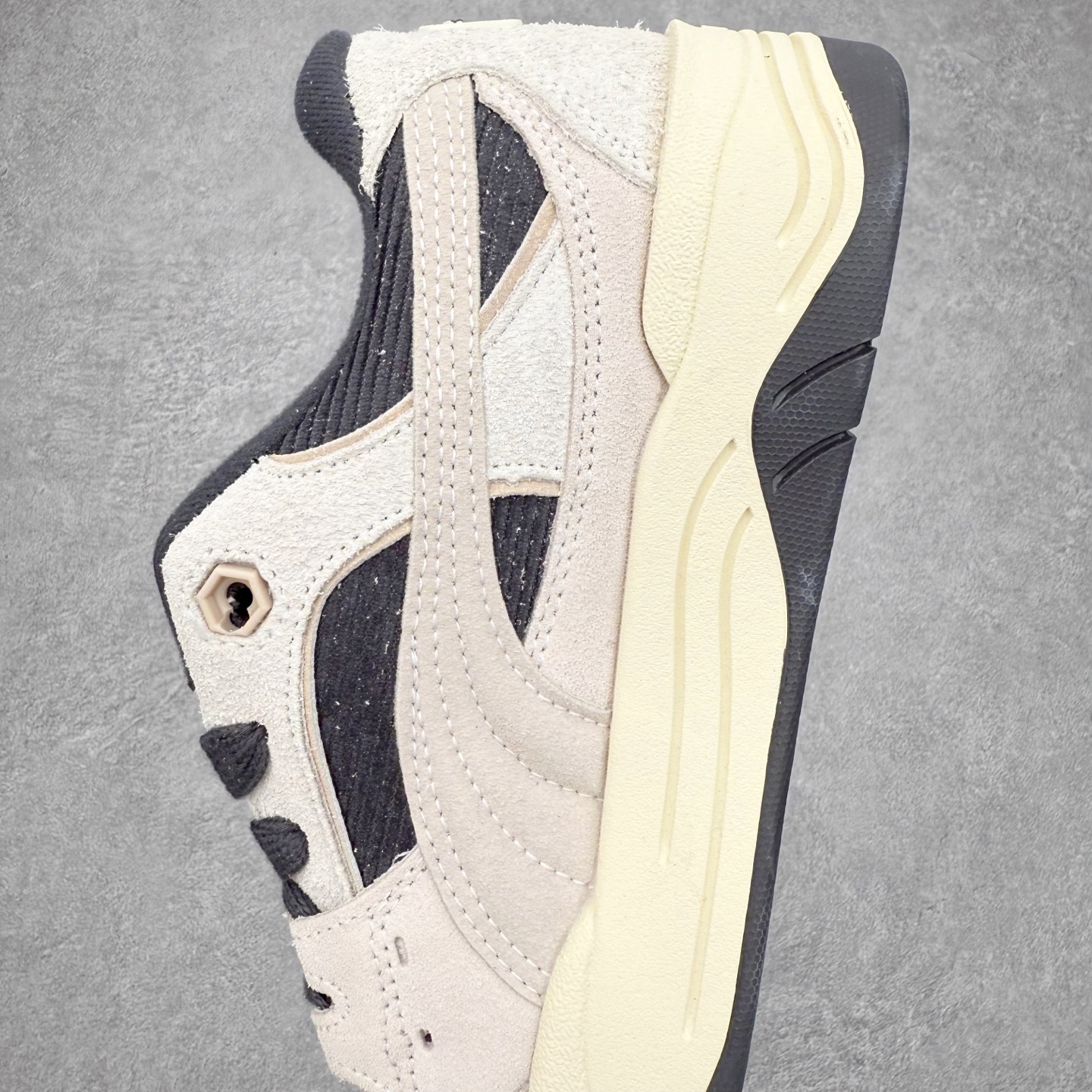 图片[7]-＃福利特价 PUMA 180 Night Rider 彪马 防滑耐磨低帮休闲板鞋 设计灵感源自90及00一代的滑板运动文化 简约又不失设计巧思的帅气风格让它轻松驾驭日常休闲或滑板场合 运动兼具匠心 细节彰显品质 衬垫边缘以提供支撑和灵活性 强化鞋头以承受持续的磨损 耐磨性强 稳定性高 抓地更牢 不易打滑 货号： 394873 尺码： 35 36 36.5 37.5 38 38.5 39 40 40.5 41 42 42.5 43 44 45-选品中心