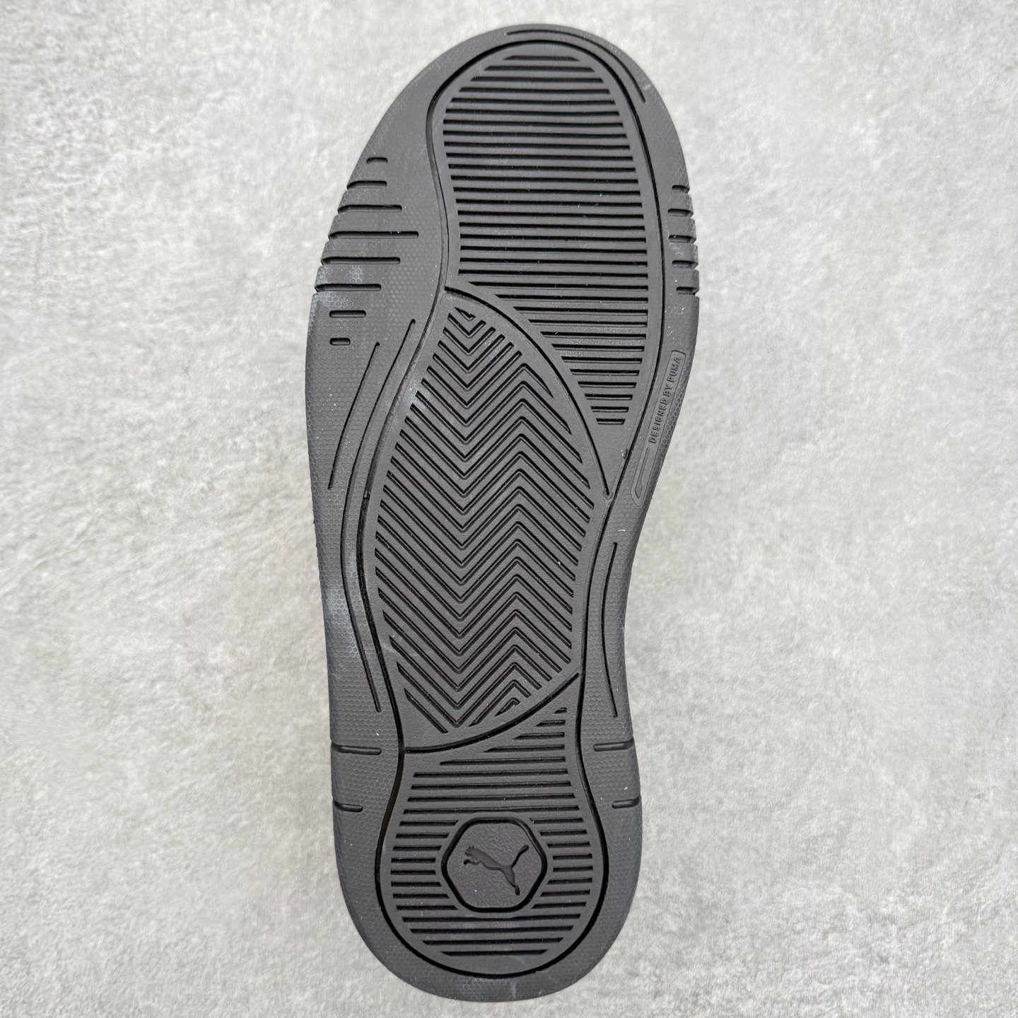 图片[9]-＃福利特价 PUMA 180 Night Rider 彪马 防滑耐磨低帮休闲板鞋 设计灵感源自90及00一代的滑板运动文化 简约又不失设计巧思的帅气风格让它轻松驾驭日常休闲或滑板场合 运动兼具匠心 细节彰显品质 衬垫边缘以提供支撑和灵活性 强化鞋头以承受持续的磨损 耐磨性强 稳定性高 抓地更牢 不易打滑 货号： 394873 尺码： 35 36 36.5 37.5 38 38.5 39 40 40.5 41 42 42.5 43 44 45-选品中心