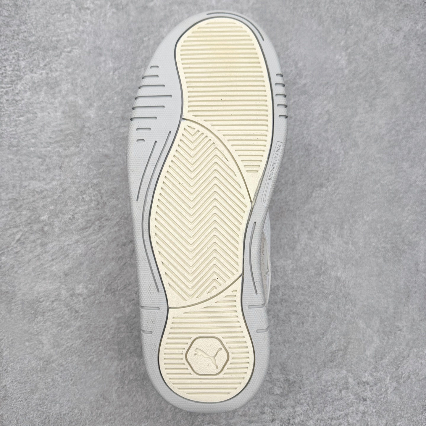 图片[9]-＃福利特价 PUMA 180 Night Rider 彪马 防滑耐磨低帮休闲板鞋 设计灵感源自90及00一代的滑板运动文化 简约又不失设计巧思的帅气风格让它轻松驾驭日常休闲或滑板场合 运动兼具匠心 细节彰显品质 衬垫边缘以提供支撑和灵活性 强化鞋头以承受持续的磨损 耐磨性强 稳定性高 抓地更牢 不易打滑 货号： 394873 尺码： 35 36 36.5 37.5 38 38.5 39 40 40.5 41 42 42.5 43 44 45-选品中心