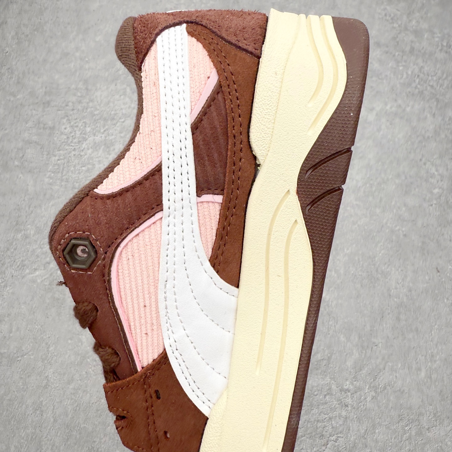 图片[7]-＃福利特价 PUMA 180 Night Rider 彪马 防滑耐磨低帮休闲板鞋 设计灵感源自90及00一代的滑板运动文化 简约又不失设计巧思的帅气风格让它轻松驾驭日常休闲或滑板场合 运动兼具匠心 细节彰显品质 衬垫边缘以提供支撑和灵活性 强化鞋头以承受持续的磨损 耐磨性强 稳定性高 抓地更牢 不易打滑 货号： 394873 尺码： 35 36 36.5 37.5 38 38.5 39 40 40.5 41 42 42.5 43 44 45-选品中心