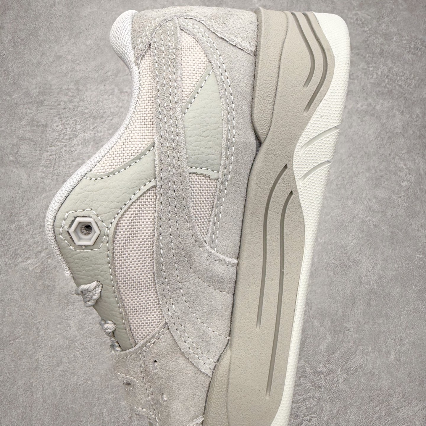 图片[7]-＃福利特价 PUMA 180 Night Rider 彪马 防滑耐磨低帮休闲板鞋 设计灵感源自90及00一代的滑板运动文化 简约又不失设计巧思的帅气风格让它轻松驾驭日常休闲或滑板场合 运动兼具匠心 细节彰显品质 衬垫边缘以提供支撑和灵活性 强化鞋头以承受持续的磨损 耐磨性强 稳定性高 抓地更牢 不易打滑 货号： 394873 尺码： 35 36 36.5 37.5 38 38.5 39 40 40.5 41 42 42.5 43 44 45-选品中心