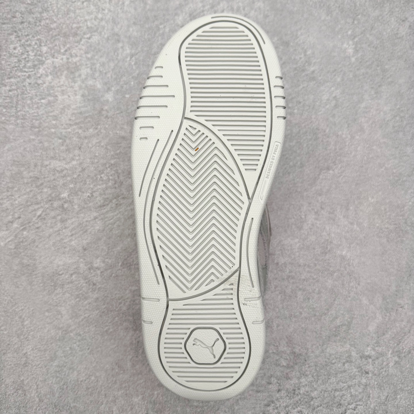 图片[9]-＃福利特价 PUMA 180 Night Rider 彪马 防滑耐磨低帮休闲板鞋 设计灵感源自90及00一代的滑板运动文化 简约又不失设计巧思的帅气风格让它轻松驾驭日常休闲或滑板场合 运动兼具匠心 细节彰显品质 衬垫边缘以提供支撑和灵活性 强化鞋头以承受持续的磨损 耐磨性强 稳定性高 抓地更牢 不易打滑 货号： 394873 尺码： 35 36 36.5 37.5 38 38.5 39 40 40.5 41 42 42.5 43 44 45-选品中心