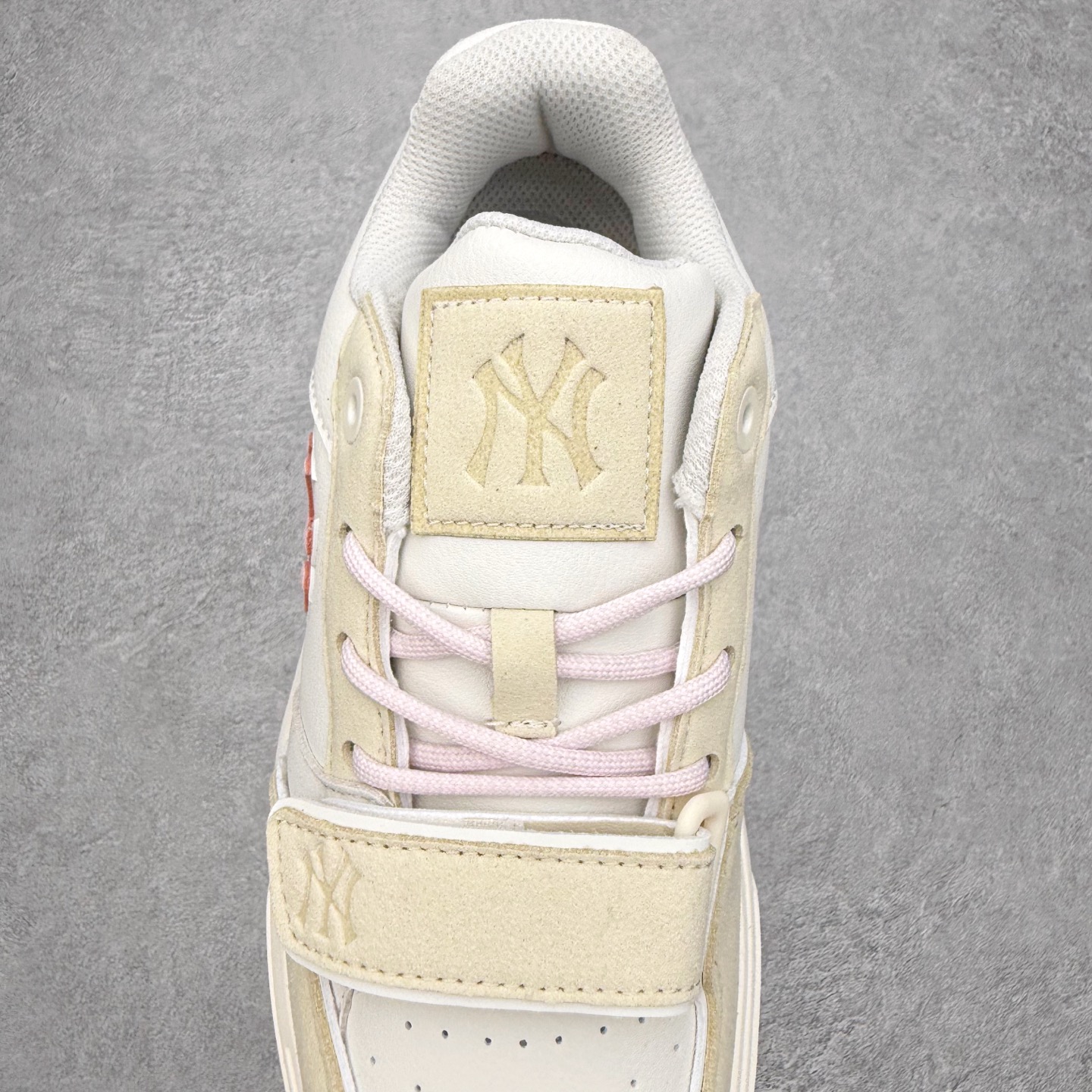 图片[5]-MLB Chunky Liner Basic 复古印花学长鞋系列低帮轻量增高厚底百搭休闲运动慢跑鞋板鞋 Korea韩国联名NY美国榄球纽约洋基队限定 韩国代购专供 全套原楦原纸板原厂数据开发 正确中底拉帮中底网布细节 平台代购专供 左脚内置芯片 韩国代购吊牌标贴 独家一比一RB+MD组合大底 高频后跟小人Logo精准对位立体饱满 正确网布加超迁鞋面 转印中底走线紧密 转印Logo工艺表层防刮不掉色 尺码：35 36 36.5 37.5 38 38.5 39 40 40.5 41 42 42.5 43 44 45-选品中心