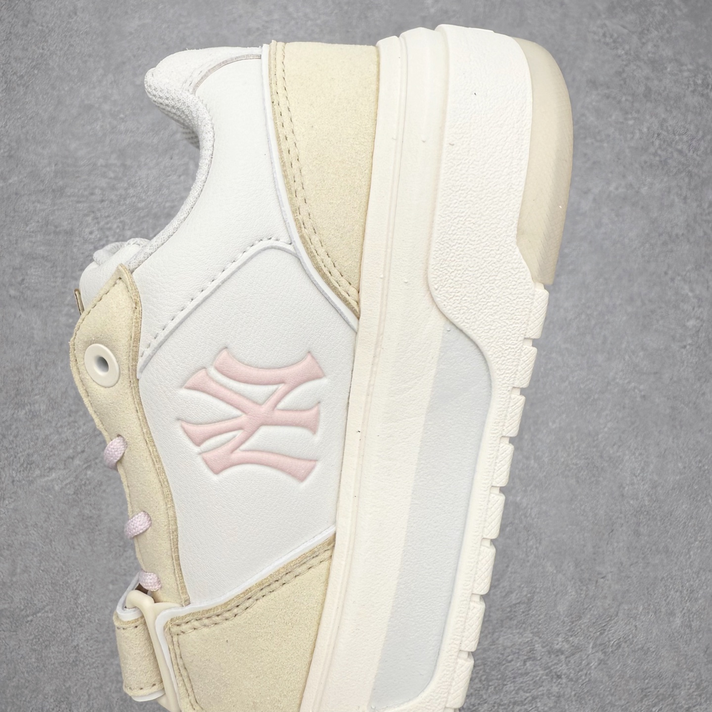 图片[7]-MLB Chunky Liner Basic 复古印花学长鞋系列低帮轻量增高厚底百搭休闲运动慢跑鞋板鞋 Korea韩国联名NY美国榄球纽约洋基队限定 韩国代购专供 全套原楦原纸板原厂数据开发 正确中底拉帮中底网布细节 平台代购专供 左脚内置芯片 韩国代购吊牌标贴 独家一比一RB+MD组合大底 高频后跟小人Logo精准对位立体饱满 正确网布加超迁鞋面 转印中底走线紧密 转印Logo工艺表层防刮不掉色 尺码：35 36 36.5 37.5 38 38.5 39 40 40.5 41 42 42.5 43 44 45-选品中心