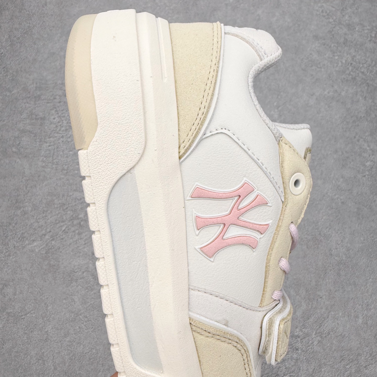 图片[6]-MLB Chunky Liner Basic 复古印花学长鞋系列低帮轻量增高厚底百搭休闲运动慢跑鞋板鞋 Korea韩国联名NY美国榄球纽约洋基队限定 韩国代购专供 全套原楦原纸板原厂数据开发 正确中底拉帮中底网布细节 平台代购专供 左脚内置芯片 韩国代购吊牌标贴 独家一比一RB+MD组合大底 高频后跟小人Logo精准对位立体饱满 正确网布加超迁鞋面 转印中底走线紧密 转印Logo工艺表层防刮不掉色 尺码：35 36 36.5 37.5 38 38.5 39 40 40.5 41 42 42.5 43 44 45-选品中心