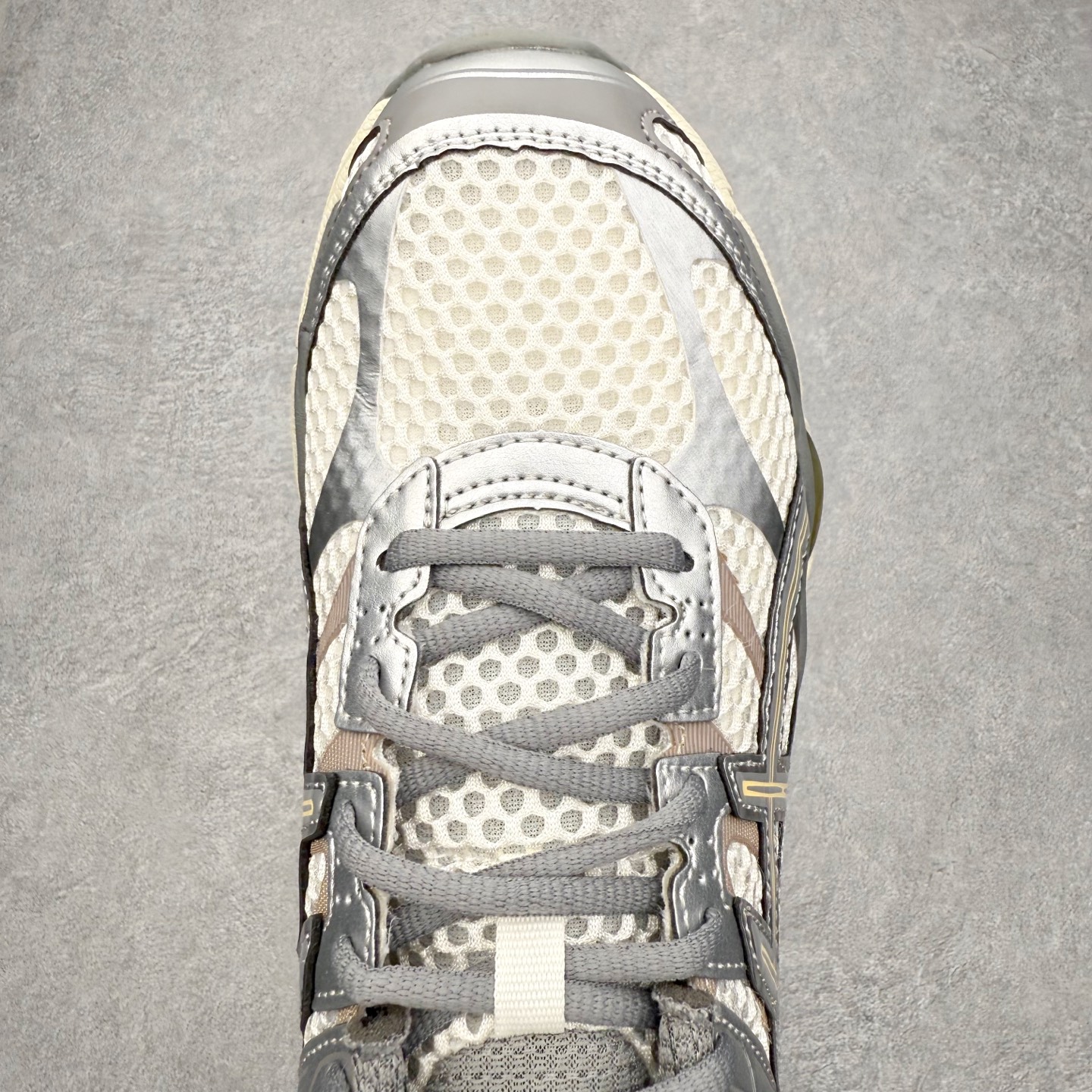 图片[4]-Asics Gel-Cumulus 16 亚瑟士防滑耐磨休闲运动鞋采用双层提花网面设计 提高包裹性和透气性 后跟搭载稳定系统科技T-GEL提升整体支撑力和结构感 减少对身体带来的冲击负荷 创新中底至轻回弹 尺码：36 37 37.5 38 39 39.5 40 40.5 41.5 42 42.5 43.5 44 44.5 45-选品中心