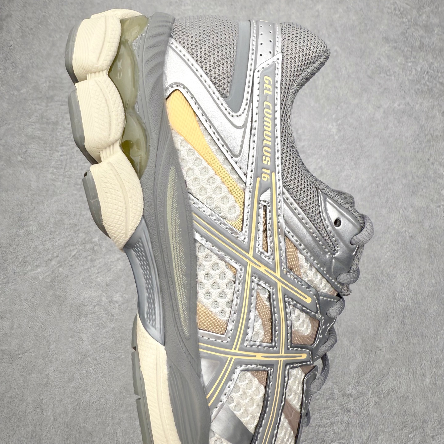 图片[6]-Asics Gel-Cumulus 16 亚瑟士防滑耐磨休闲运动鞋采用双层提花网面设计 提高包裹性和透气性 后跟搭载稳定系统科技T-GEL提升整体支撑力和结构感 减少对身体带来的冲击负荷 创新中底至轻回弹 尺码：36 37 37.5 38 39 39.5 40 40.5 41.5 42 42.5 43.5 44 44.5 45-选品中心