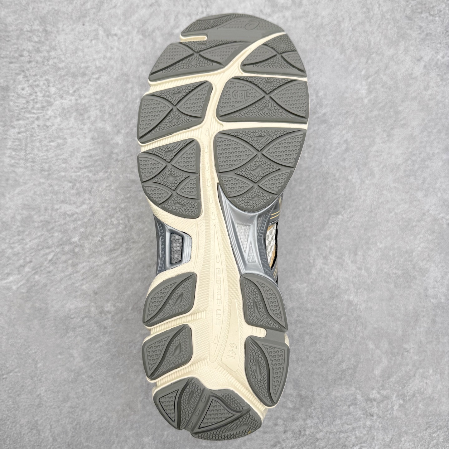 图片[9]-Asics Gel-Cumulus 16 亚瑟士防滑耐磨休闲运动鞋采用双层提花网面设计 提高包裹性和透气性 后跟搭载稳定系统科技T-GEL提升整体支撑力和结构感 减少对身体带来的冲击负荷 创新中底至轻回弹 尺码：36 37 37.5 38 39 39.5 40 40.5 41.5 42 42.5 43.5 44 44.5 45-选品中心