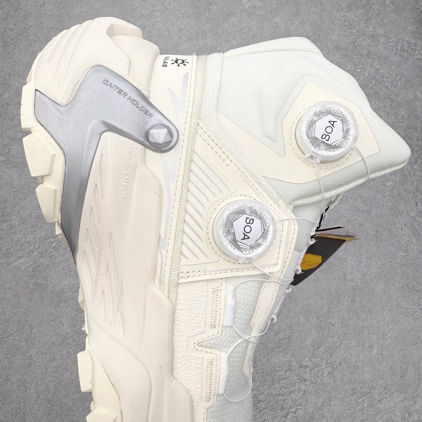 图片[6]-＃K版 KAILAS YAN GTX HIGH 凯乐石运动户外舒适时尚防滑防水透气高帮登山徒步鞋 KAILAS凯乐石品牌是全球三大全系攀登品牌之一，于2003年创立于中国广州，致力于为有攀登梦想的户外运动员及爱好者，研发制造功能性专业装备，满足他们在极限环境下安全舒适的需求，凯乐石专注于科技面料的开发及专业功能设计，产品线覆盖登山、攀岩、徒步、越野跑山、露营、旅行等多项户外运动，通过运动员的测试反馈，不断进化迭代，产品荣获国内外大奖71座，发明专利21个，更突破性的自主研发攀登器械，打造出中国的攀登硬实力。实拍调校N版已经零色差零失真 百分百还原实物色彩所见即所得 不存在货不对板色差等低级问题 选购参考实物拍摄 不混卖不参货 只用心做好货严格选品 承诺混一赔十 尺码：36 36.5 37.5 38 38.5 39 40 40.5 41 42 42.5 43 44 44.5 45-选品中心