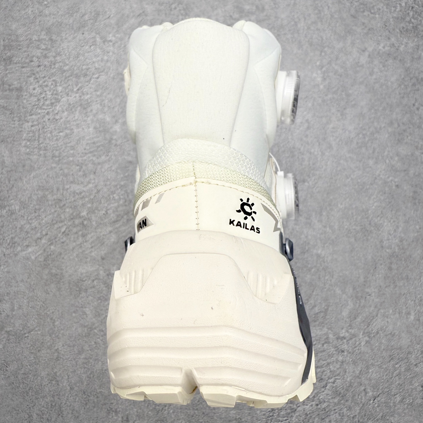 图片[8]-＃K版 KAILAS YAN GTX HIGH 凯乐石运动户外舒适时尚防滑防水透气高帮登山徒步鞋 KAILAS凯乐石品牌是全球三大全系攀登品牌之一，于2003年创立于中国广州，致力于为有攀登梦想的户外运动员及爱好者，研发制造功能性专业装备，满足他们在极限环境下安全舒适的需求，凯乐石专注于科技面料的开发及专业功能设计，产品线覆盖登山、攀岩、徒步、越野跑山、露营、旅行等多项户外运动，通过运动员的测试反馈，不断进化迭代，产品荣获国内外大奖71座，发明专利21个，更突破性的自主研发攀登器械，打造出中国的攀登硬实力。实拍调校N版已经零色差零失真 百分百还原实物色彩所见即所得 不存在货不对板色差等低级问题 选购参考实物拍摄 不混卖不参货 只用心做好货严格选品 承诺混一赔十 尺码：36 36.5 37.5 38 38.5 39 40 40.5 41 42 42.5 43 44 44.5 45-选品中心