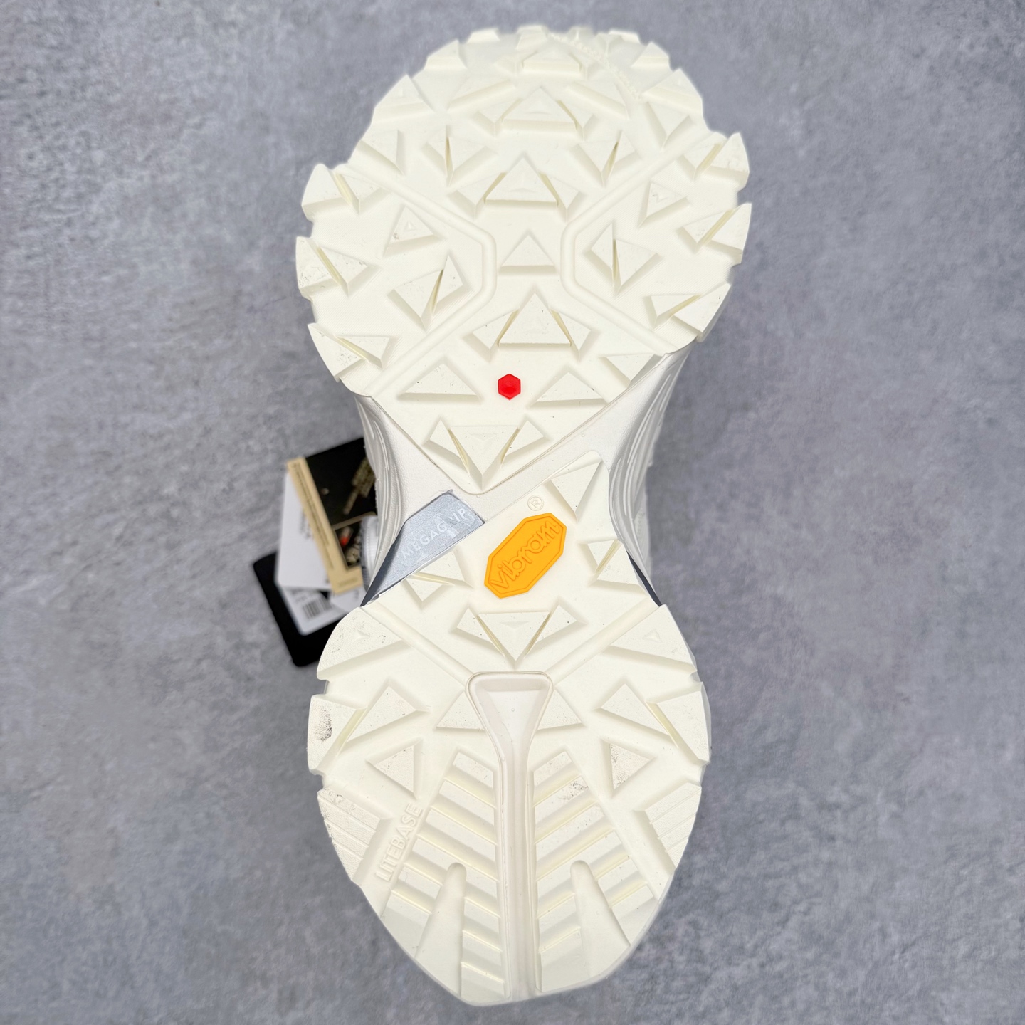 图片[9]-＃K版 KAILAS YAN GTX HIGH 凯乐石运动户外舒适时尚防滑防水透气高帮登山徒步鞋 KAILAS凯乐石品牌是全球三大全系攀登品牌之一，于2003年创立于中国广州，致力于为有攀登梦想的户外运动员及爱好者，研发制造功能性专业装备，满足他们在极限环境下安全舒适的需求，凯乐石专注于科技面料的开发及专业功能设计，产品线覆盖登山、攀岩、徒步、越野跑山、露营、旅行等多项户外运动，通过运动员的测试反馈，不断进化迭代，产品荣获国内外大奖71座，发明专利21个，更突破性的自主研发攀登器械，打造出中国的攀登硬实力。实拍调校N版已经零色差零失真 百分百还原实物色彩所见即所得 不存在货不对板色差等低级问题 选购参考实物拍摄 不混卖不参货 只用心做好货严格选品 承诺混一赔十 尺码：36 36.5 37.5 38 38.5 39 40 40.5 41 42 42.5 43 44 44.5 45-选品中心