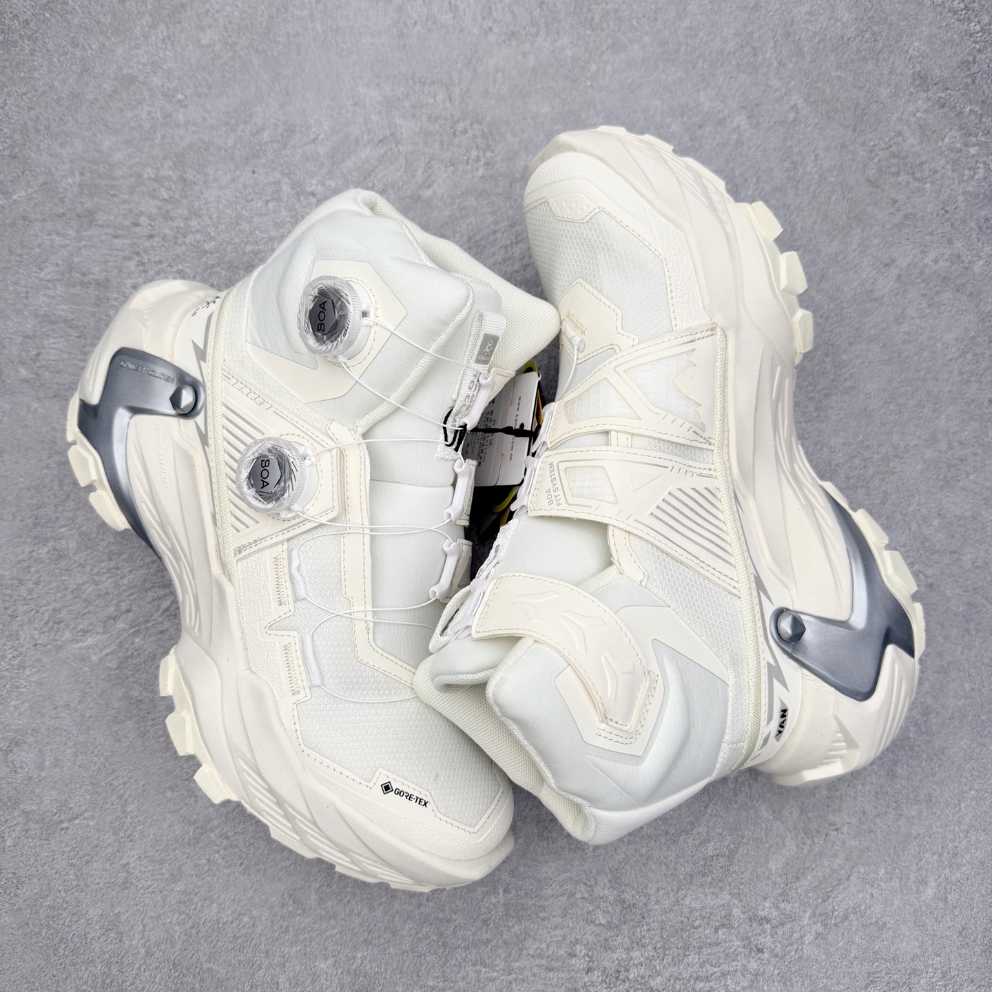 图片[3]-＃K版 KAILAS YAN GTX HIGH 凯乐石运动户外舒适时尚防滑防水透气高帮登山徒步鞋 KAILAS凯乐石品牌是全球三大全系攀登品牌之一，于2003年创立于中国广州，致力于为有攀登梦想的户外运动员及爱好者，研发制造功能性专业装备，满足他们在极限环境下安全舒适的需求，凯乐石专注于科技面料的开发及专业功能设计，产品线覆盖登山、攀岩、徒步、越野跑山、露营、旅行等多项户外运动，通过运动员的测试反馈，不断进化迭代，产品荣获国内外大奖71座，发明专利21个，更突破性的自主研发攀登器械，打造出中国的攀登硬实力。实拍调校N版已经零色差零失真 百分百还原实物色彩所见即所得 不存在货不对板色差等低级问题 选购参考实物拍摄 不混卖不参货 只用心做好货严格选品 承诺混一赔十 尺码：36 36.5 37.5 38 38.5 39 40 40.5 41 42 42.5 43 44 44.5 45-选品中心