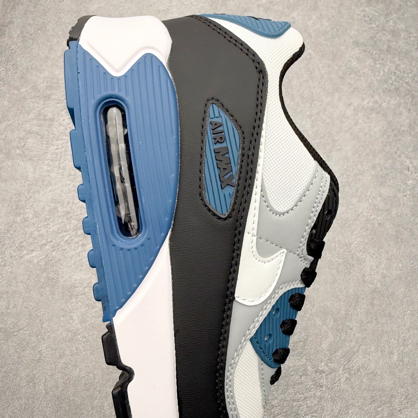 图片[6]-＃MX版 NK Air MAX 90 气垫复古减震跑步鞋 FB9658-002 经典重温 独家陆续补货 外单专供大厂出品 品质稳定 一百余色 终端操作 Air Max 90于1990年推出 来自Air Max系列 在Air Max 1的基础上改进而得 增加了气垫面积 外型上也更为流线 最特別的就是加入了菱纹塑胶嵌板 为Air Max 90增添了许多潮流气息 皮革鞋面 造就出色耐穿性和支撑力 Max Air缓震配置搭配泡棉中底 令Air Max 90轻盈而舒适 华夫格橡胶外底 铸就Air Max 90非凡的抓地力 而Air Max 90不仅是一双跑鞋 它成功跨越了时间的演进 成为了球鞋文化与潮流圈中最熟为人知的鞋款之一 尺码：36 36.5 37.5 38 38.5 39 40 40.5 41 42 42.5 43 44 44.5 45-选品中心