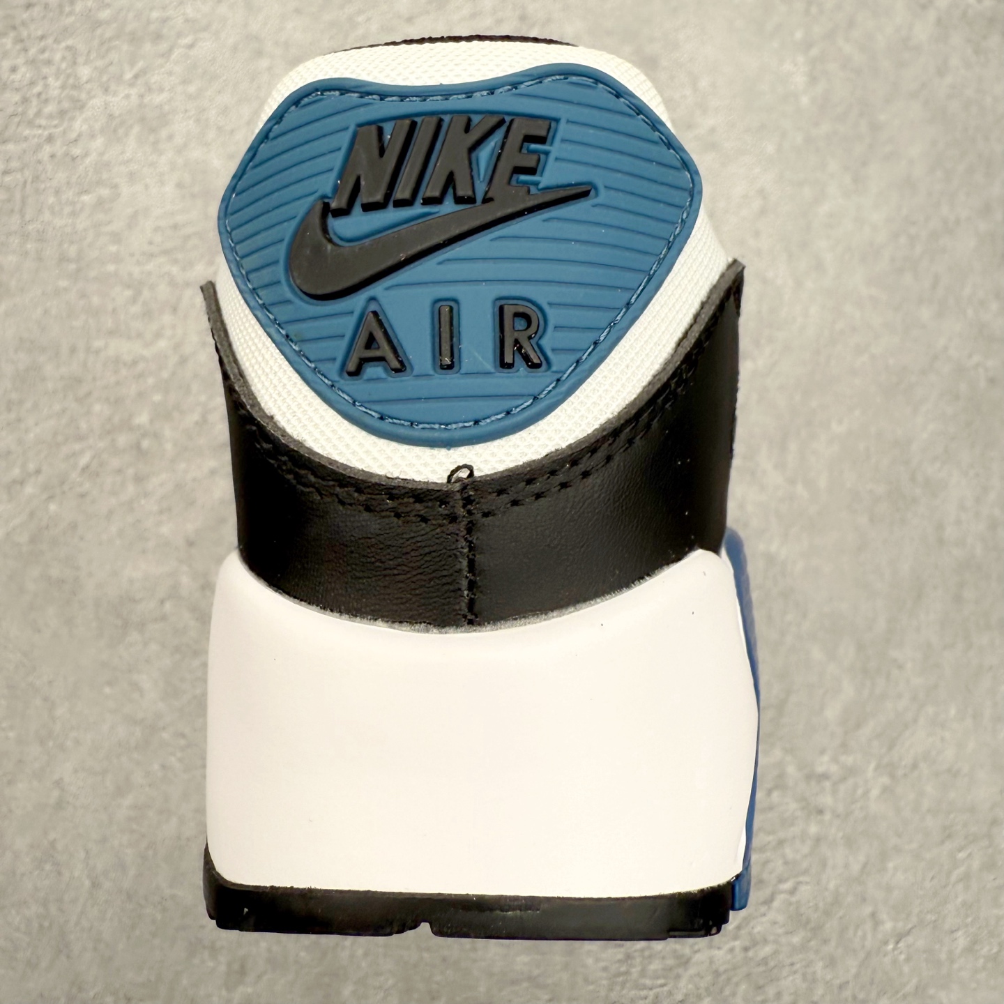 图片[8]-＃MX版 NK Air MAX 90 气垫复古减震跑步鞋 FB9658-002 经典重温 独家陆续补货 外单专供大厂出品 品质稳定 一百余色 终端操作 Air Max 90于1990年推出 来自Air Max系列 在Air Max 1的基础上改进而得 增加了气垫面积 外型上也更为流线 最特別的就是加入了菱纹塑胶嵌板 为Air Max 90增添了许多潮流气息 皮革鞋面 造就出色耐穿性和支撑力 Max Air缓震配置搭配泡棉中底 令Air Max 90轻盈而舒适 华夫格橡胶外底 铸就Air Max 90非凡的抓地力 而Air Max 90不仅是一双跑鞋 它成功跨越了时间的演进 成为了球鞋文化与潮流圈中最熟为人知的鞋款之一 尺码：36 36.5 37.5 38 38.5 39 40 40.5 41 42 42.5 43 44 44.5 45-选品中心