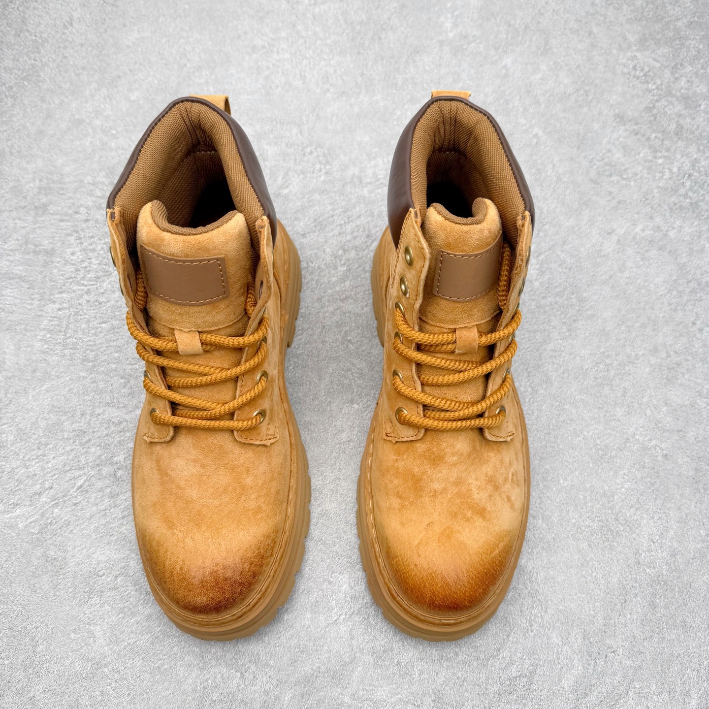 图片[2]-Timberland添柏岚/天伯伦户外中帮休闲大黄靴系列 广东大厂品质 原盒原包装 面料采用意大利🇮🇹顶级磨砂细纹牛皮 搭配防臭防腐真皮乳胶鞋垫 给您完美的穿着体验 质量考究耐穿 型男必备 专治不帅 高品质脚感一流 尺码：38 39 40 41 42 43 44（皮鞋码）-选品中心