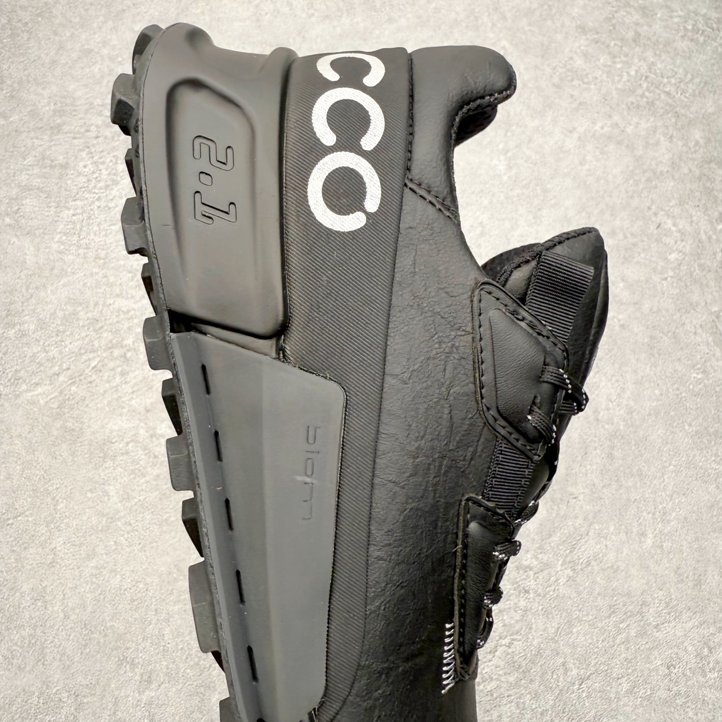 图片[6]-ECCO爱步男款跑步鞋 防滑缓震透气运动鞋健步BIOM2.1越野系列 品质牛皮革鞋面，轻盈柔韧 具有良好的透气性 PHORENE中底 提供出色的能量回弹，即使在低温环境下依然保持弹力和柔软度 BIOM自然律动科技，符合人体工学鞋楦 贴近足部天然形态 橡胶大底，抓地力强，具有良好的耐磨性 创新鞋钉，提供抓地力多方位牵引力与稳定性能 尺码：39 40 41 42 43 44 （正常码）-选品中心