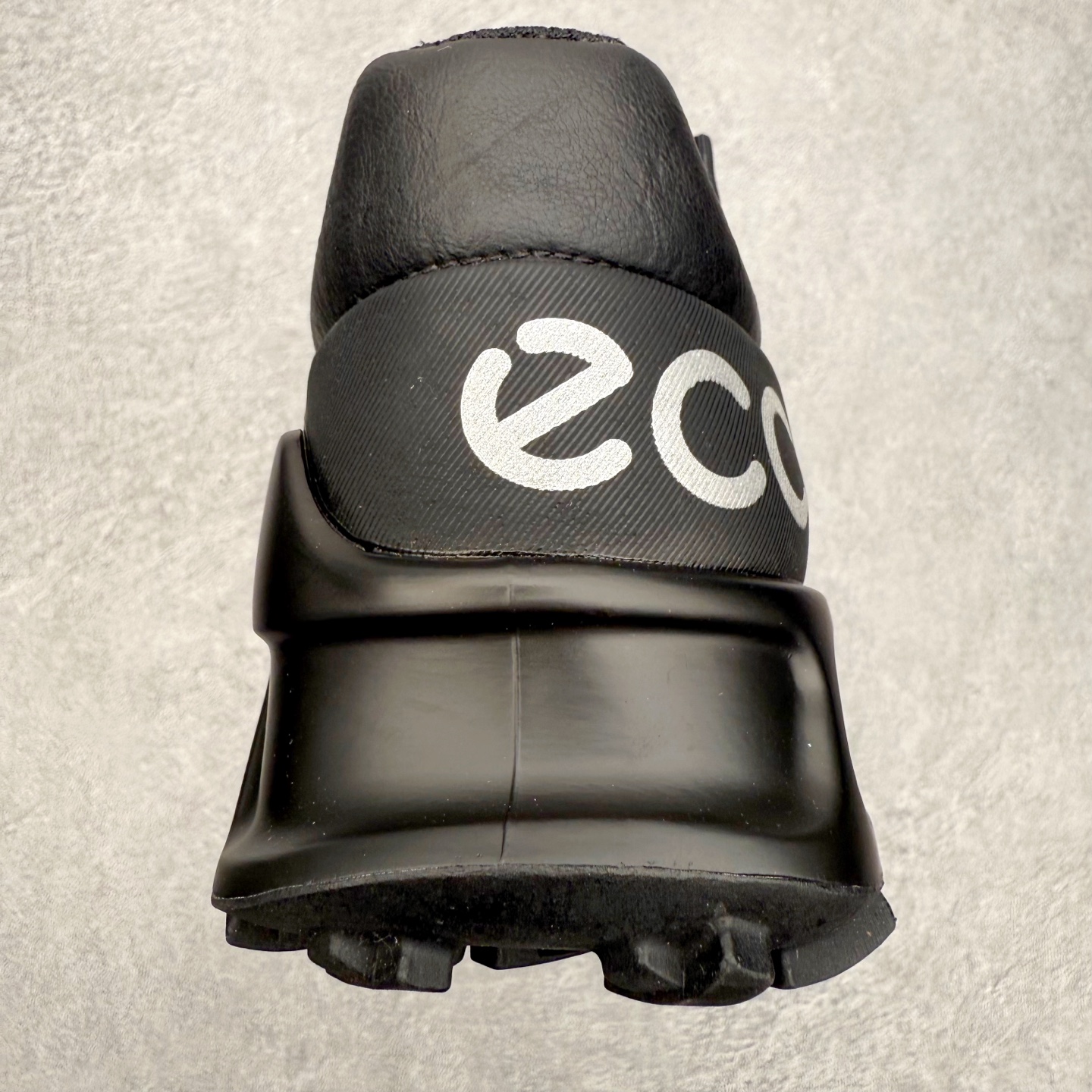 图片[8]-ECCO爱步男款跑步鞋 防滑缓震透气运动鞋健步BIOM2.1越野系列 品质牛皮革鞋面，轻盈柔韧 具有良好的透气性 PHORENE中底 提供出色的能量回弹，即使在低温环境下依然保持弹力和柔软度 BIOM自然律动科技，符合人体工学鞋楦 贴近足部天然形态 橡胶大底，抓地力强，具有良好的耐磨性 创新鞋钉，提供抓地力多方位牵引力与稳定性能 尺码：39 40 41 42 43 44 （正常码）-选品中心