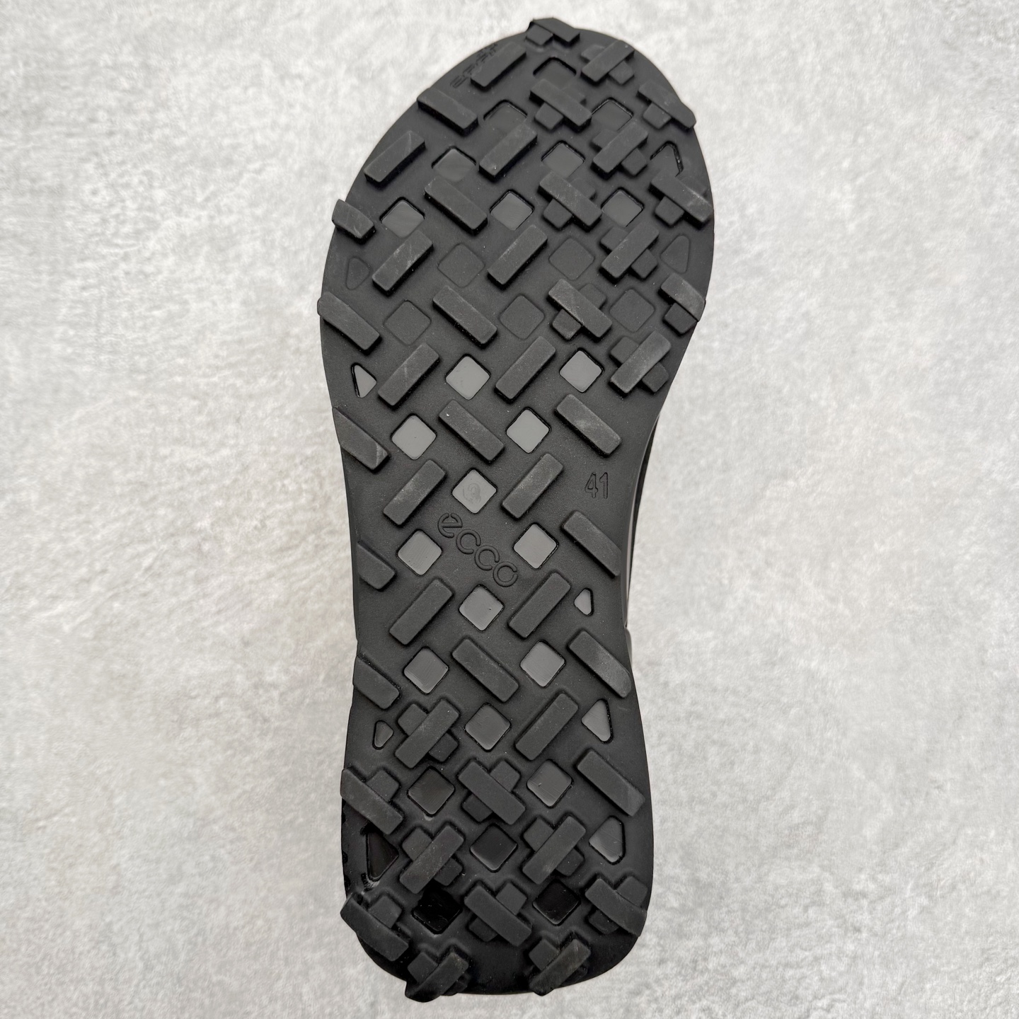 图片[9]-ECCO爱步男款跑步鞋 防滑缓震透气运动鞋健步BIOM2.1越野系列 品质牛皮革鞋面，轻盈柔韧 具有良好的透气性 PHORENE中底 提供出色的能量回弹，即使在低温环境下依然保持弹力和柔软度 BIOM自然律动科技，符合人体工学鞋楦 贴近足部天然形态 橡胶大底，抓地力强，具有良好的耐磨性 创新鞋钉，提供抓地力多方位牵引力与稳定性能 尺码：39 40 41 42 43 44 （正常码）-选品中心