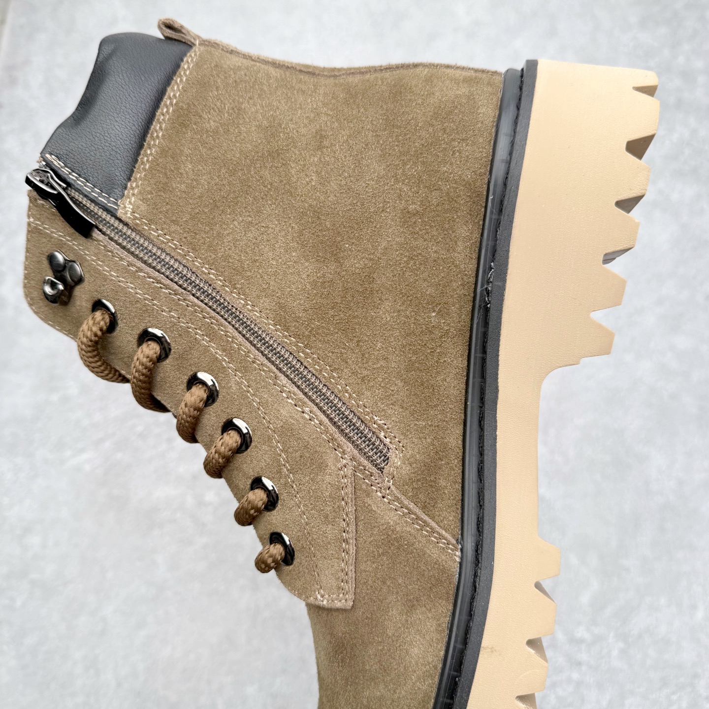 图片[7]-Timberland添柏岚/天伯伦 秋冬新品 秋冬必备户外休闲大黄靴系列#广东大厂品质 原盒原包装 时尚潮流搭配 面料采用意大利🇮🇹顶级磨砂细纹牛皮 轻质大底 搭配防臭防腐真皮乳胶鞋垫 大底到五金都是代工厂原材料制作 同原版固特异永不开胶工艺 好货不杀猪 首单质量严格把控 全网独家首发 品质毋庸置疑 全套官网统一包装 给您完美的穿着体验 质量考究耐穿 型男必备 专治不帅 高品质脚感一流 今年冬季防寒户外专用 日常随意搭配 尺码：38-44（皮鞋码）-选品中心