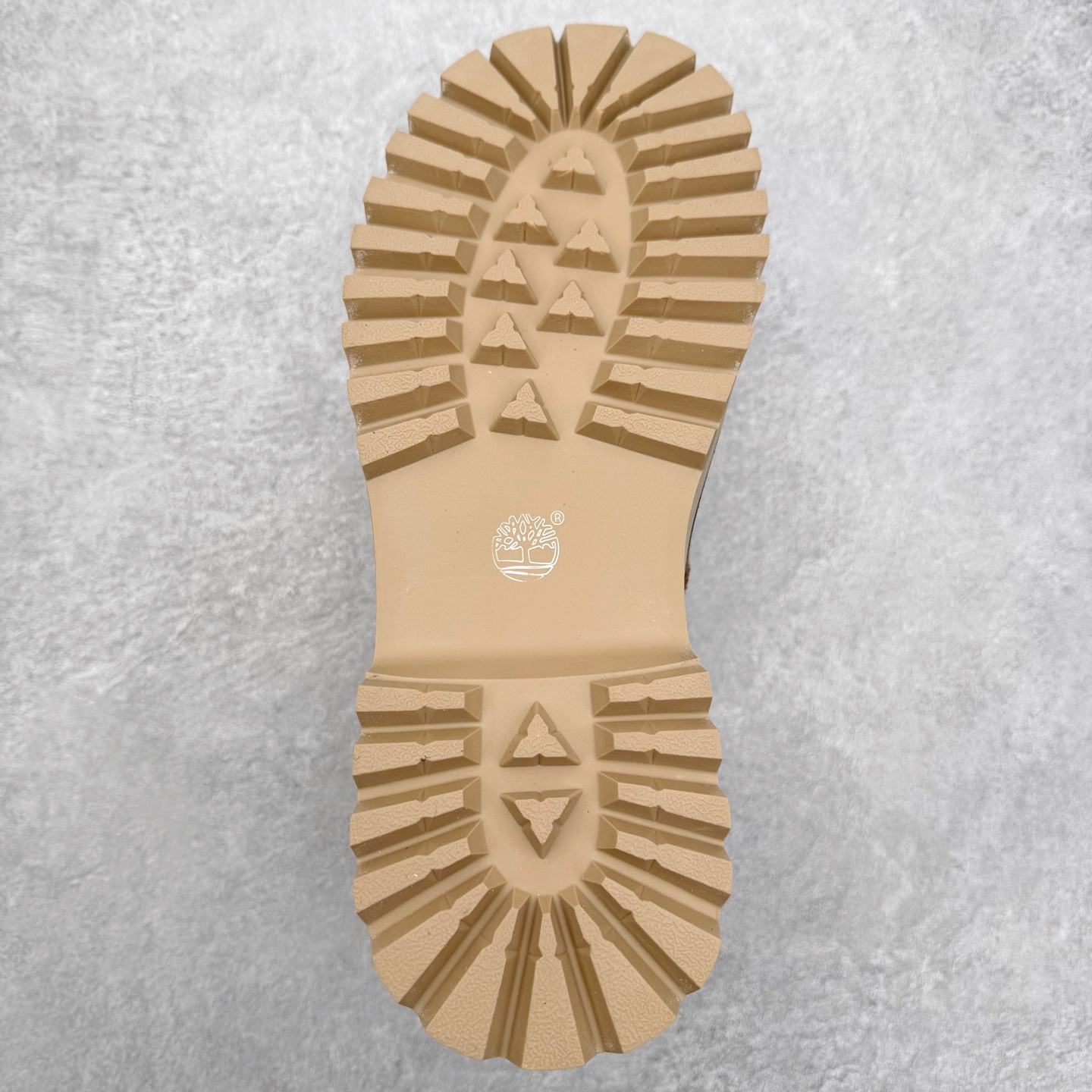 图片[9]-Timberland添柏岚/天伯伦 秋冬新品 秋冬必备户外休闲大黄靴系列#广东大厂品质 原盒原包装 时尚潮流搭配 面料采用意大利🇮🇹顶级磨砂细纹牛皮 轻质大底 搭配防臭防腐真皮乳胶鞋垫 大底到五金都是代工厂原材料制作 同原版固特异永不开胶工艺 好货不杀猪 首单质量严格把控 全网独家首发 品质毋庸置疑 全套官网统一包装 给您完美的穿着体验 质量考究耐穿 型男必备 专治不帅 高品质脚感一流 今年冬季防寒户外专用 日常随意搭配 尺码：38-44（皮鞋码）-选品中心