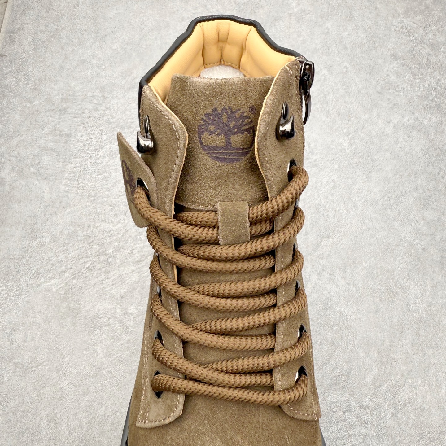 图片[5]-Timberland添柏岚/天伯伦 秋冬新品 秋冬必备户外休闲大黄靴系列#广东大厂品质 原盒原包装 时尚潮流搭配 面料采用意大利🇮🇹顶级磨砂细纹牛皮 轻质大底 搭配防臭防腐真皮乳胶鞋垫 大底到五金都是代工厂原材料制作 同原版固特异永不开胶工艺 好货不杀猪 首单质量严格把控 全网独家首发 品质毋庸置疑 全套官网统一包装 给您完美的穿着体验 质量考究耐穿 型男必备 专治不帅 高品质脚感一流 今年冬季防寒户外专用 日常随意搭配 尺码：38-44（皮鞋码）-选品中心