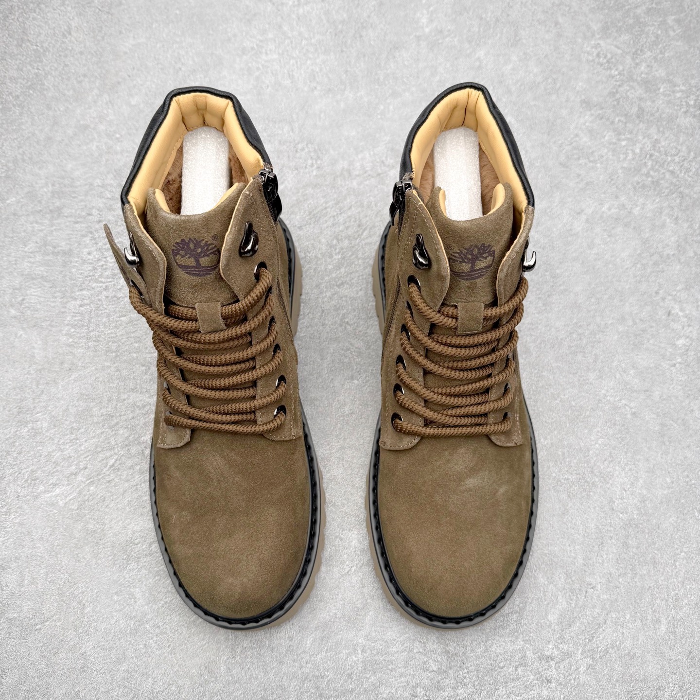 图片[2]-Timberland添柏岚/天伯伦 秋冬新品 秋冬必备户外休闲大黄靴系列#广东大厂品质 原盒原包装 时尚潮流搭配 面料采用意大利🇮🇹顶级磨砂细纹牛皮 轻质大底 搭配防臭防腐真皮乳胶鞋垫 大底到五金都是代工厂原材料制作 同原版固特异永不开胶工艺 好货不杀猪 首单质量严格把控 全网独家首发 品质毋庸置疑 全套官网统一包装 给您完美的穿着体验 质量考究耐穿 型男必备 专治不帅 高品质脚感一流 今年冬季防寒户外专用 日常随意搭配 尺码：38-44（皮鞋码）-选品中心