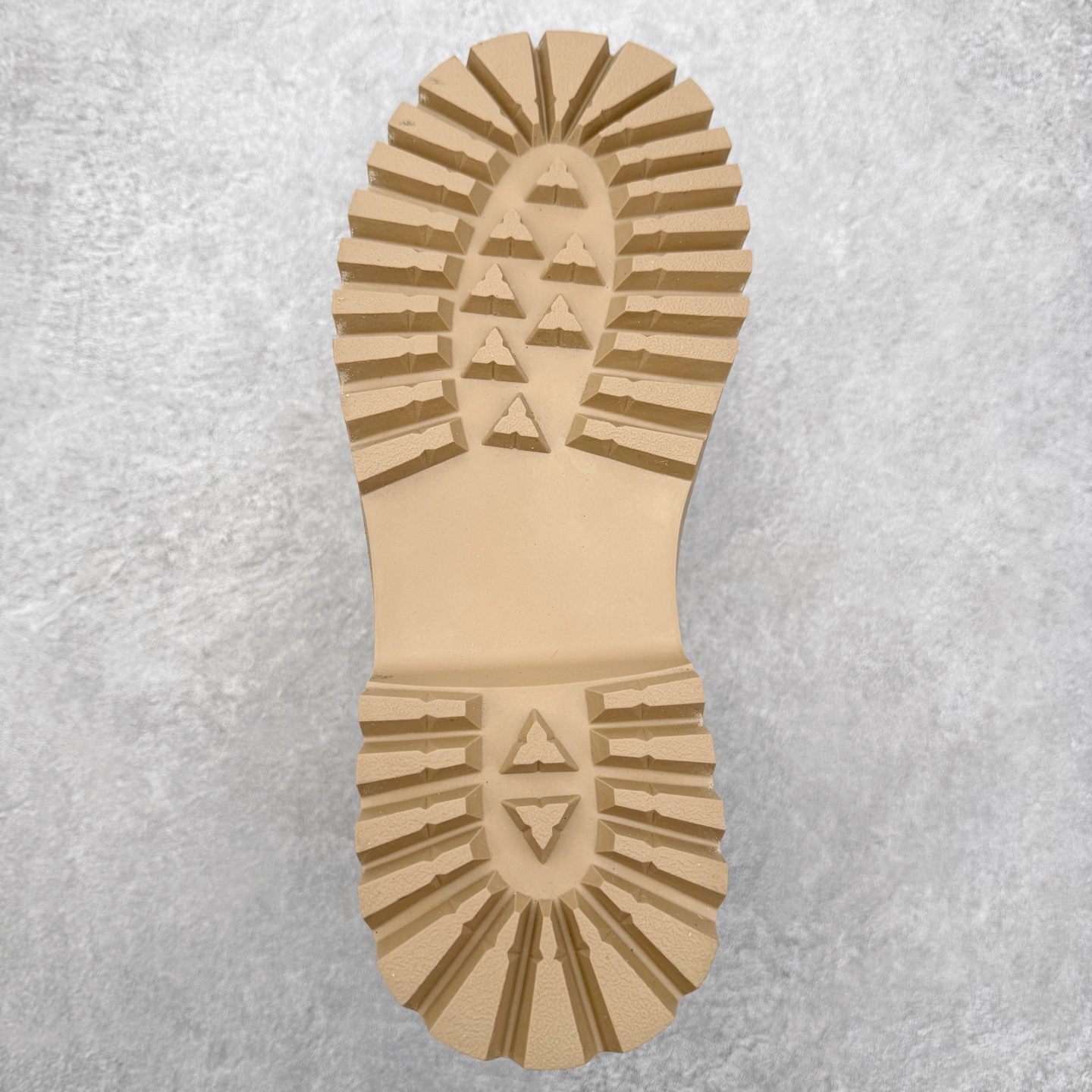 图片[9]-Timberland添柏岚/天伯伦 秋冬新品 秋冬必备户外休闲大黄靴系列#广东大厂品质 原盒原包装 时尚潮流搭配 面料采用意大利🇮🇹顶级磨砂细纹牛皮 轻质大底 搭配防臭防腐真皮乳胶鞋垫 大底到五金都是代工厂原材料制作 同原版固特异永不开胶工艺 好货不杀猪 首单质量严格把控 全网独家首发 品质毋庸置疑 全套官网统一包装 给您完美的穿着体验 质量考究耐穿 型男必备 专治不帅 高品质脚感一流 今年冬季防寒户外专用 日常随意搭配 尺码：38-44（皮鞋码）-选品中心