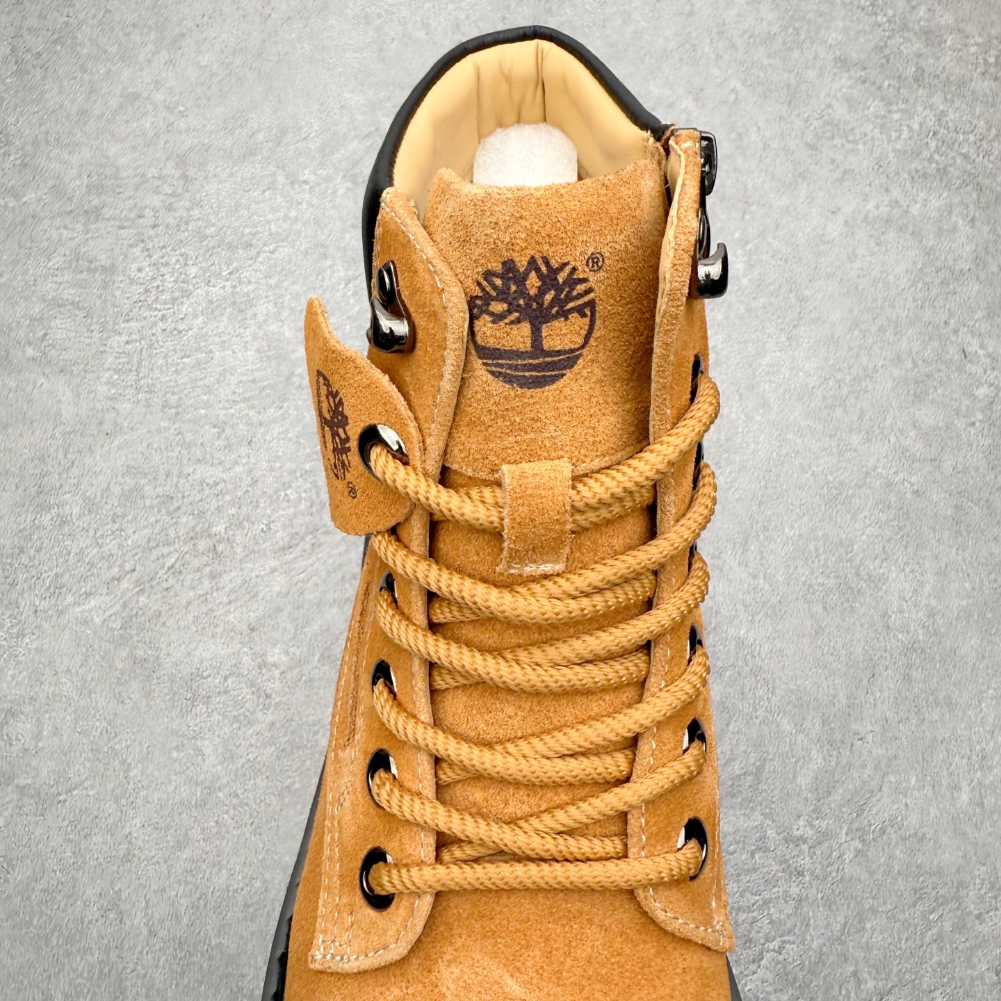 图片[5]-Timberland添柏岚/天伯伦 秋冬新品 秋冬必备户外休闲大黄靴系列#广东大厂品质 原盒原包装 时尚潮流搭配 面料采用意大利🇮🇹顶级磨砂细纹牛皮 轻质大底 搭配防臭防腐真皮乳胶鞋垫 大底到五金都是代工厂原材料制作 同原版固特异永不开胶工艺 好货不杀猪 首单质量严格把控 全网独家首发 品质毋庸置疑 全套官网统一包装 给您完美的穿着体验 质量考究耐穿 型男必备 专治不帅 高品质脚感一流 今年冬季防寒户外专用 日常随意搭配 尺码：38-44（皮鞋码）-选品中心