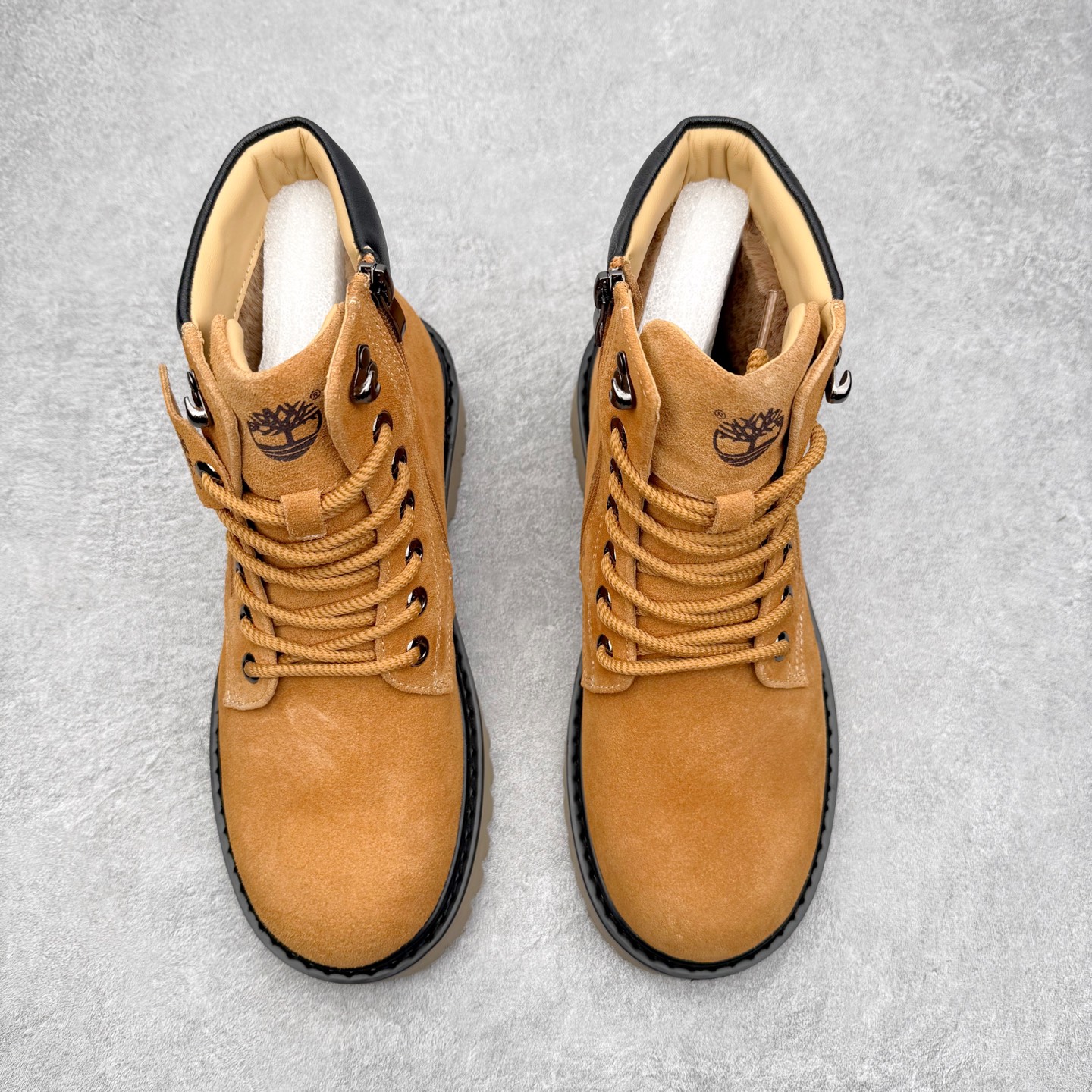 图片[2]-Timberland添柏岚/天伯伦 秋冬新品 秋冬必备户外休闲大黄靴系列#广东大厂品质 原盒原包装 时尚潮流搭配 面料采用意大利🇮🇹顶级磨砂细纹牛皮 轻质大底 搭配防臭防腐真皮乳胶鞋垫 大底到五金都是代工厂原材料制作 同原版固特异永不开胶工艺 好货不杀猪 首单质量严格把控 全网独家首发 品质毋庸置疑 全套官网统一包装 给您完美的穿着体验 质量考究耐穿 型男必备 专治不帅 高品质脚感一流 今年冬季防寒户外专用 日常随意搭配 尺码：38-44（皮鞋码）-选品中心