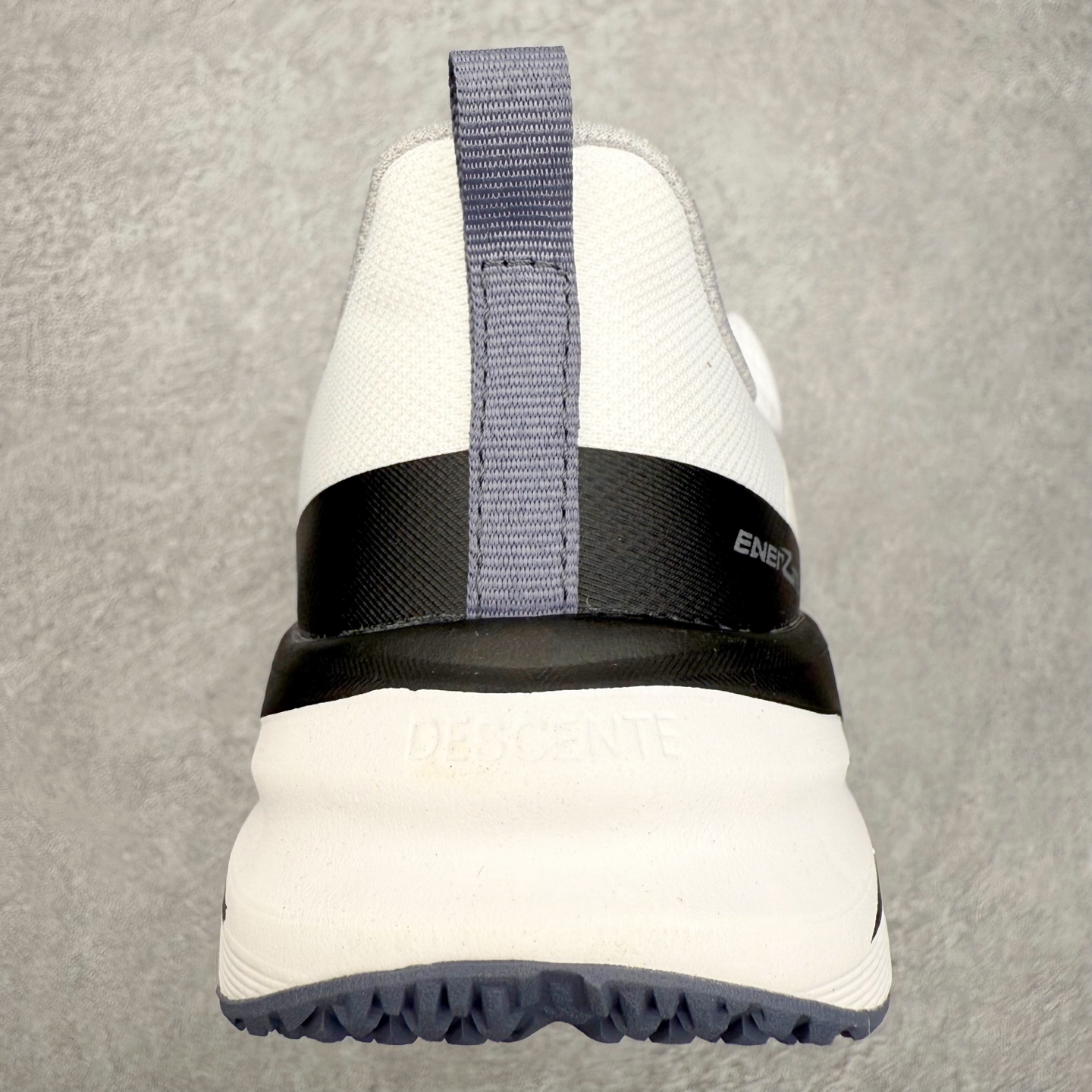 图片[8]-迪桑特DESCENTE LAVITATE WIRE 3.0 舒适 低帮跑步鞋 DESCENTE（迪桑特）创立于1935年，品牌名取自法语词汇，意为“滑降”。品牌箭头标识代表滑雪的三种技术“高速直线滑行”、“穿越”和“侧滑”，也寓意品牌在打造高端专业运动产品中不断追求完美的创新精神，致力于成为中国高端专业滑雪、综训、女子、铁人三项、高尔夫的第一品牌。尺码：36 37 38 39 40 41 42 43 44 45-选品中心