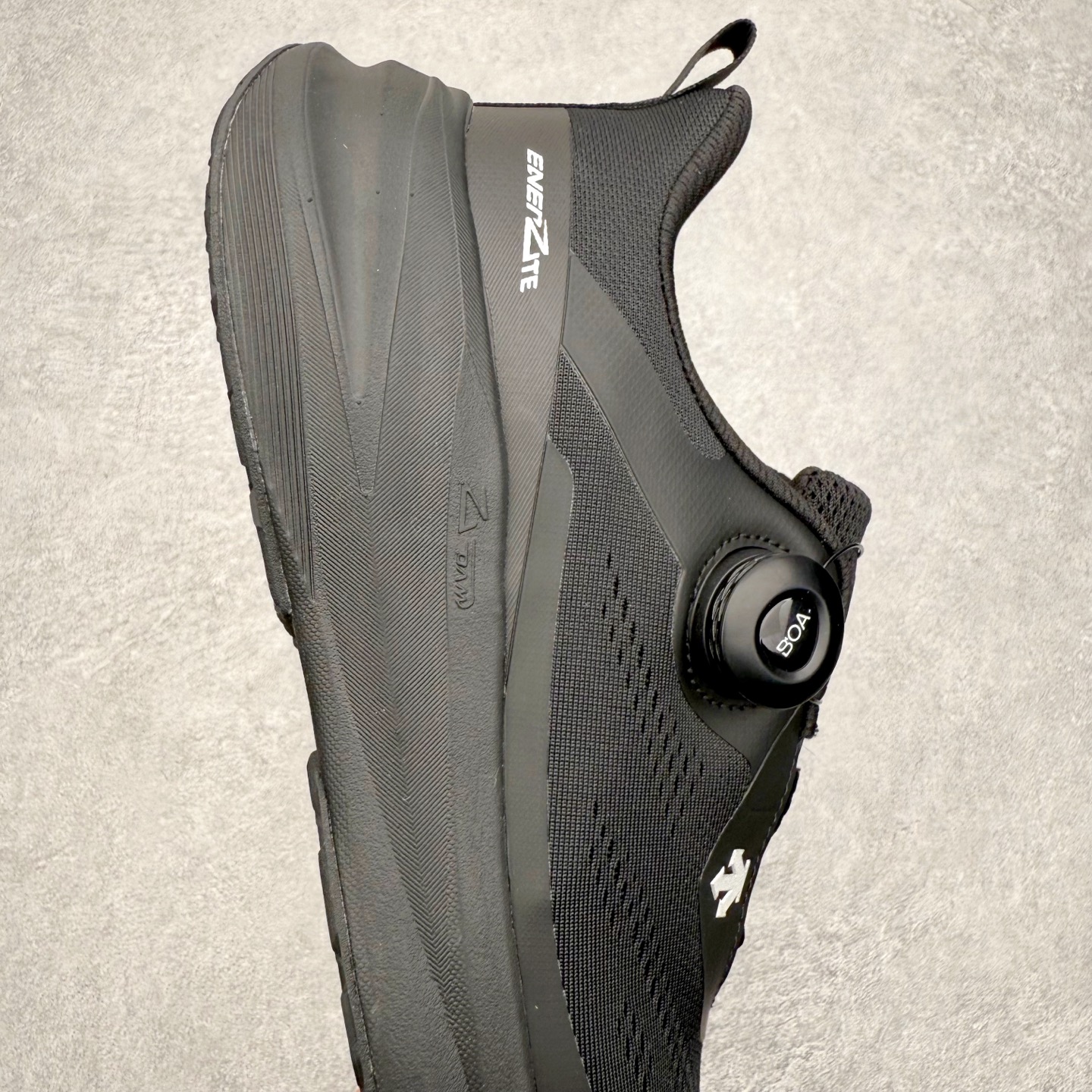 图片[6]-迪桑特DESCENTE LAVITATE WIRE 3.0 舒适 低帮跑步鞋 DESCENTE（迪桑特）创立于1935年，品牌名取自法语词汇，意为“滑降”。品牌箭头标识代表滑雪的三种技术“高速直线滑行”、“穿越”和“侧滑”，也寓意品牌在打造高端专业运动产品中不断追求完美的创新精神，致力于成为中国高端专业滑雪、综训、女子、铁人三项、高尔夫的第一品牌。尺码：36 37 38 39 40 41 42 43 44 45-选品中心