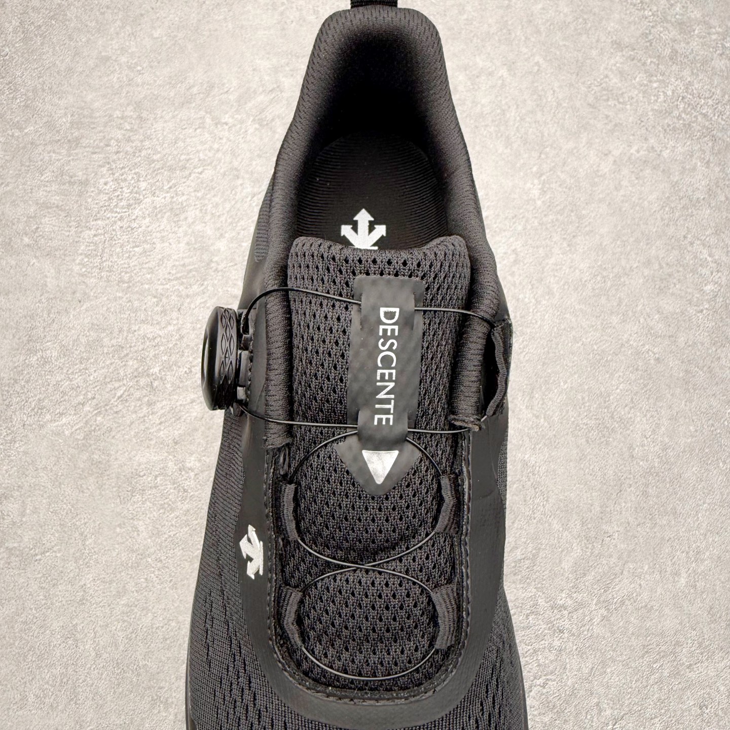 图片[5]-迪桑特DESCENTE LAVITATE WIRE 3.0 舒适 低帮跑步鞋 DESCENTE（迪桑特）创立于1935年，品牌名取自法语词汇，意为“滑降”。品牌箭头标识代表滑雪的三种技术“高速直线滑行”、“穿越”和“侧滑”，也寓意品牌在打造高端专业运动产品中不断追求完美的创新精神，致力于成为中国高端专业滑雪、综训、女子、铁人三项、高尔夫的第一品牌。尺码：36 37 38 39 40 41 42 43 44 45-选品中心