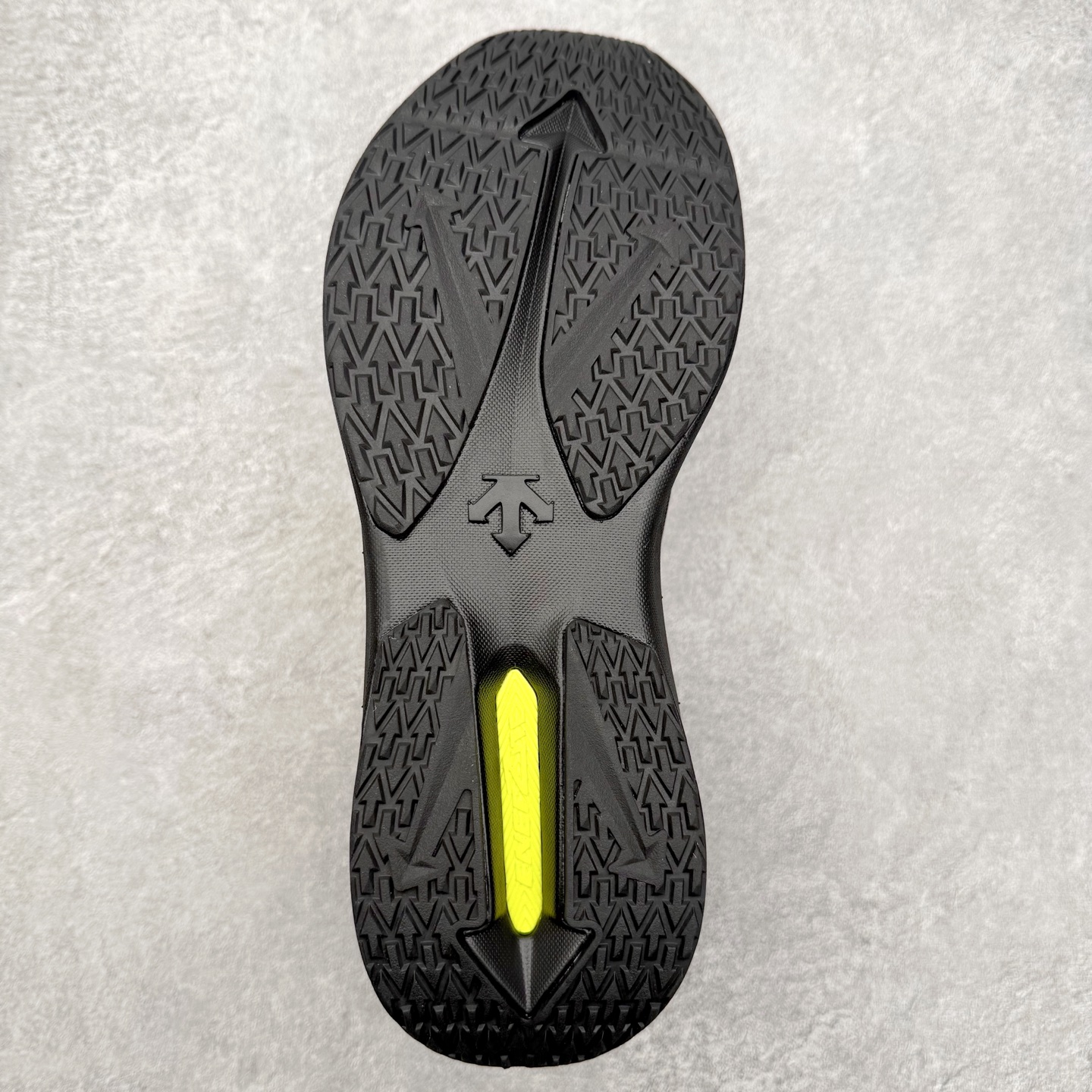 图片[9]-迪桑特DESCENTE LAVITATE WIRE 3.0 舒适 低帮跑步鞋 DESCENTE（迪桑特）创立于1935年，品牌名取自法语词汇，意为“滑降”。品牌箭头标识代表滑雪的三种技术“高速直线滑行”、“穿越”和“侧滑”，也寓意品牌在打造高端专业运动产品中不断追求完美的创新精神，致力于成为中国高端专业滑雪、综训、女子、铁人三项、高尔夫的第一品牌。尺码：36 37 38 39 40 41 42 43 44 45-选品中心