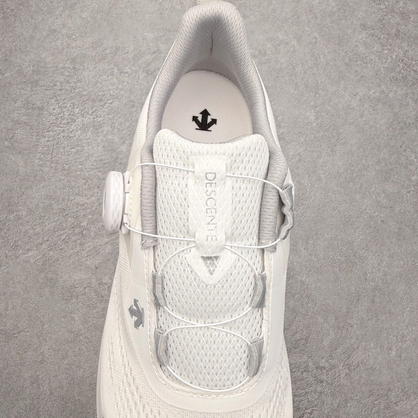 图片[5]-迪桑特DESCENTE LAVITATE WIRE 3.0 舒适 低帮跑步鞋 DESCENTE（迪桑特）创立于1935年，品牌名取自法语词汇，意为“滑降”。品牌箭头标识代表滑雪的三种技术“高速直线滑行”、“穿越”和“侧滑”，也寓意品牌在打造高端专业运动产品中不断追求完美的创新精神，致力于成为中国高端专业滑雪、综训、女子、铁人三项、高尔夫的第一品牌。尺码：36 37 38 39 40 41 42 43 44 45-选品中心