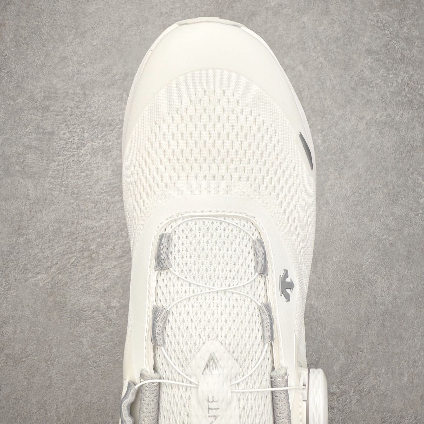 图片[4]-迪桑特DESCENTE LAVITATE WIRE 3.0 舒适 低帮跑步鞋 DESCENTE（迪桑特）创立于1935年，品牌名取自法语词汇，意为“滑降”。品牌箭头标识代表滑雪的三种技术“高速直线滑行”、“穿越”和“侧滑”，也寓意品牌在打造高端专业运动产品中不断追求完美的创新精神，致力于成为中国高端专业滑雪、综训、女子、铁人三项、高尔夫的第一品牌。尺码：36 37 38 39 40 41 42 43 44 45-选品中心