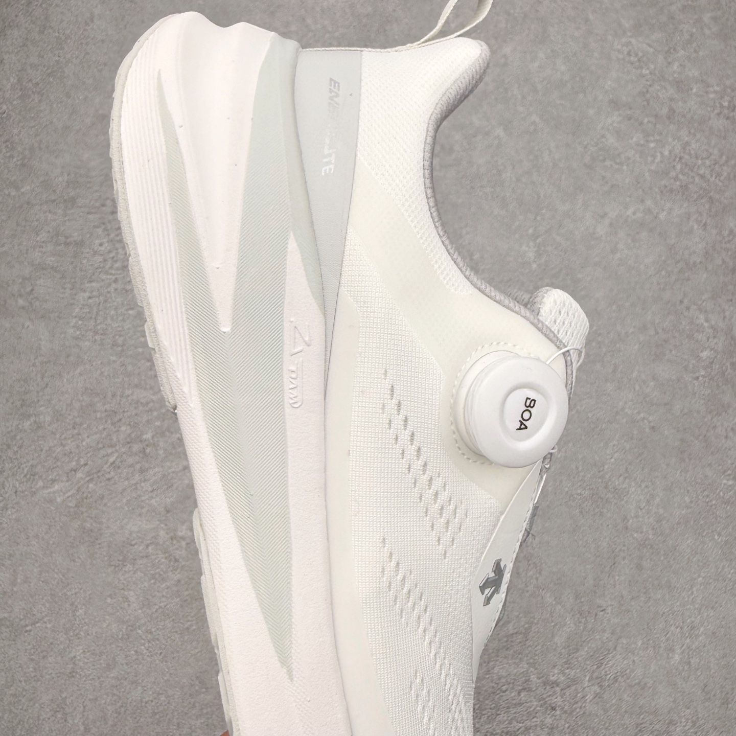 图片[6]-迪桑特DESCENTE LAVITATE WIRE 3.0 舒适 低帮跑步鞋 DESCENTE（迪桑特）创立于1935年，品牌名取自法语词汇，意为“滑降”。品牌箭头标识代表滑雪的三种技术“高速直线滑行”、“穿越”和“侧滑”，也寓意品牌在打造高端专业运动产品中不断追求完美的创新精神，致力于成为中国高端专业滑雪、综训、女子、铁人三项、高尔夫的第一品牌。尺码：36 37 38 39 40 41 42 43 44 45-选品中心