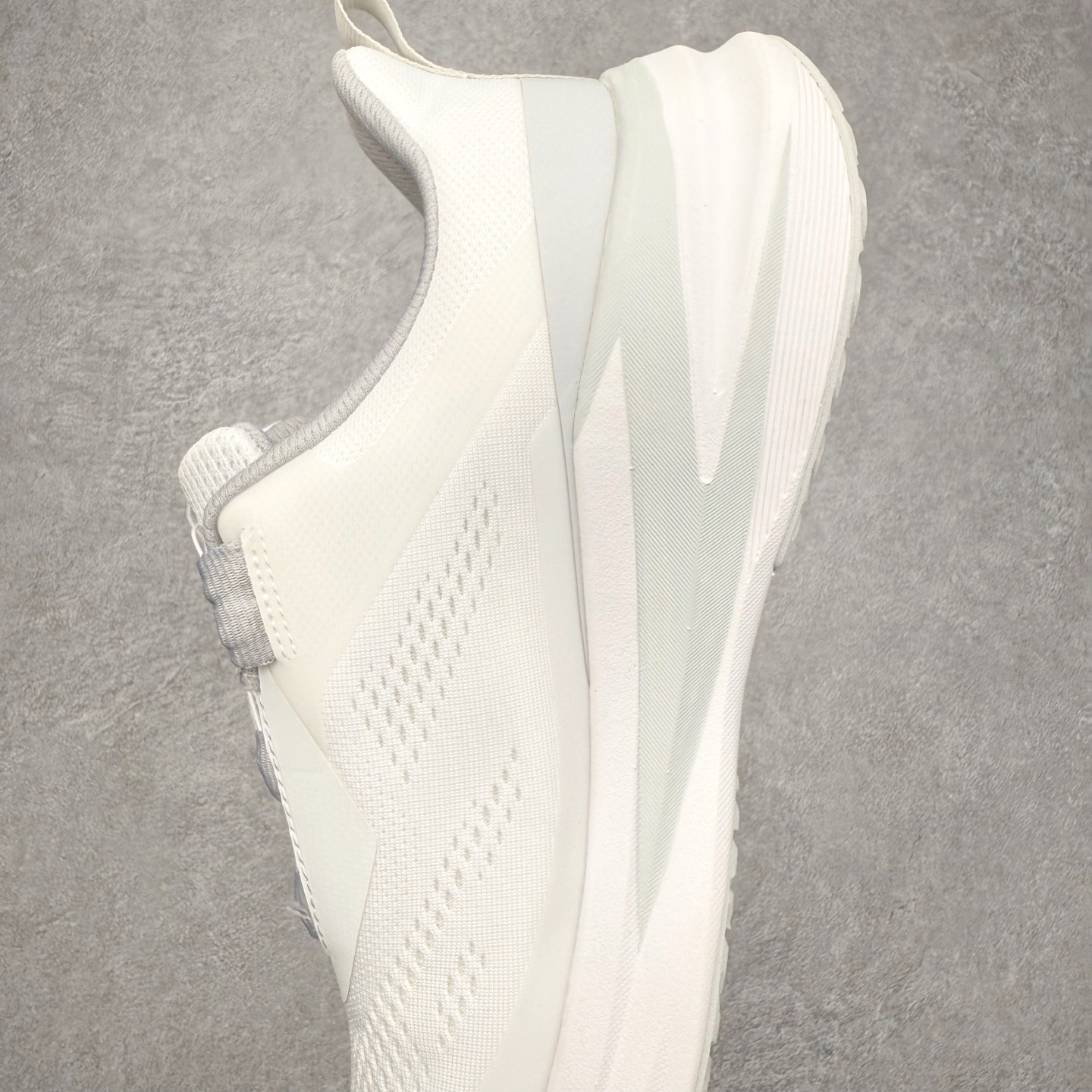 图片[7]-迪桑特DESCENTE LAVITATE WIRE 3.0 舒适 低帮跑步鞋 DESCENTE（迪桑特）创立于1935年，品牌名取自法语词汇，意为“滑降”。品牌箭头标识代表滑雪的三种技术“高速直线滑行”、“穿越”和“侧滑”，也寓意品牌在打造高端专业运动产品中不断追求完美的创新精神，致力于成为中国高端专业滑雪、综训、女子、铁人三项、高尔夫的第一品牌。尺码：36 37 38 39 40 41 42 43 44 45-选品中心