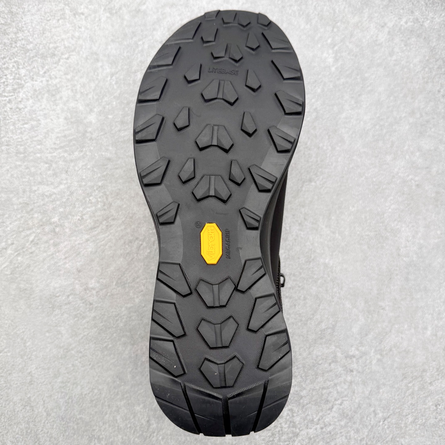 图片[9]-＃HP Arcteryx Kopec Mid GTX 始祖鸟户外防水透气中帮徒步登山鞋 Arcteryx中文名始祖鸟，加拿大户外服饰品牌，1989年创立于加拿大温哥华。始祖鸟来自加拿大海岸山脉，植根高山的专业户外品牌，始终秉承对精湛设计和工艺孜孜以求的准则。从1989年创立至今，Arcteryx始终不断在产品设计与做工上不惜工本，以满足始祖鸟的标准。品质、设计以及精简的理念造就了其良好的性能，并能满足严苛环境下的使用需求。尺码：39 40 41 42 43 44 45-选品中心