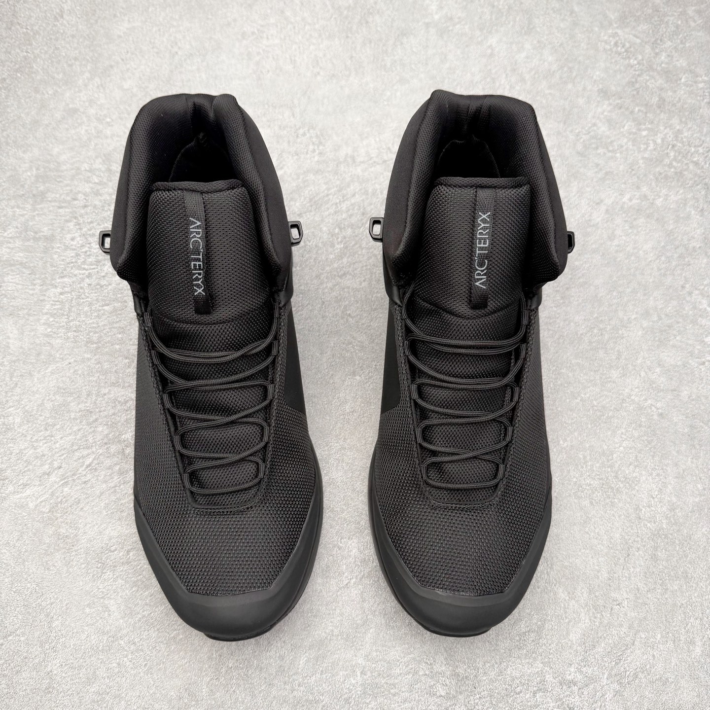 图片[2]-＃HP Arcteryx Kopec Mid GTX 始祖鸟户外防水透气中帮徒步登山鞋 Arcteryx中文名始祖鸟，加拿大户外服饰品牌，1989年创立于加拿大温哥华。始祖鸟来自加拿大海岸山脉，植根高山的专业户外品牌，始终秉承对精湛设计和工艺孜孜以求的准则。从1989年创立至今，Arcteryx始终不断在产品设计与做工上不惜工本，以满足始祖鸟的标准。品质、设计以及精简的理念造就了其良好的性能，并能满足严苛环境下的使用需求。尺码：39 40 41 42 43 44 45-选品中心