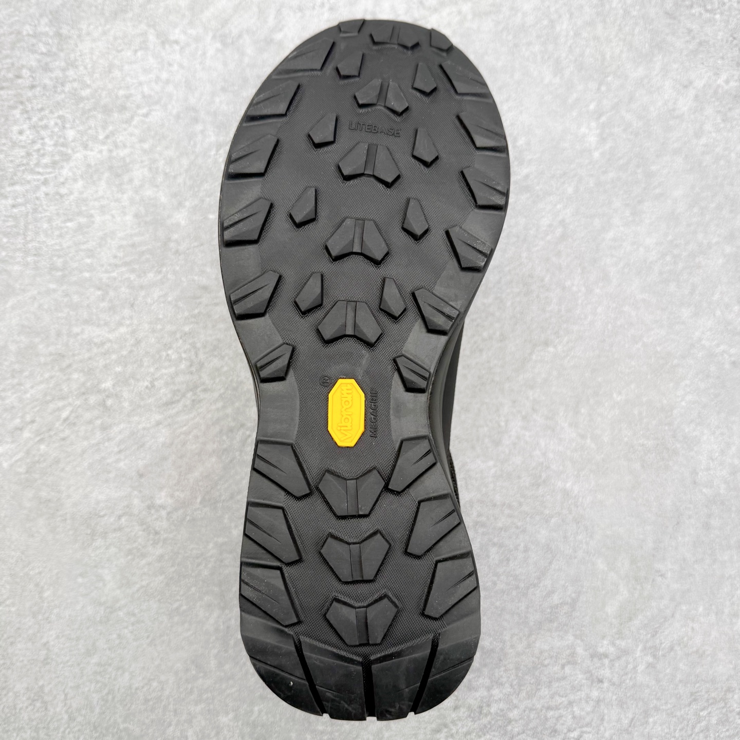 图片[9]-＃HP Arcteryx Kopec GTX 始祖鸟户外防水透气低帮徒步登山鞋 Arcteryx中文名始祖鸟，加拿大户外服饰品牌，1989年创立于加拿大温哥华。始祖鸟来自加拿大海岸山脉，植根高山的专业户外品牌，始终秉承对精湛设计和工艺孜孜以求的准则。从1989年创立至今，Arcteryx始终不断在产品设计与做工上不惜工本，以满足始祖鸟的标准。品质、设计以及精简的理念造就了其良好的性能，并能满足严苛环境下的使用需求。尺码：39 40 41 42 43 44 45-选品中心